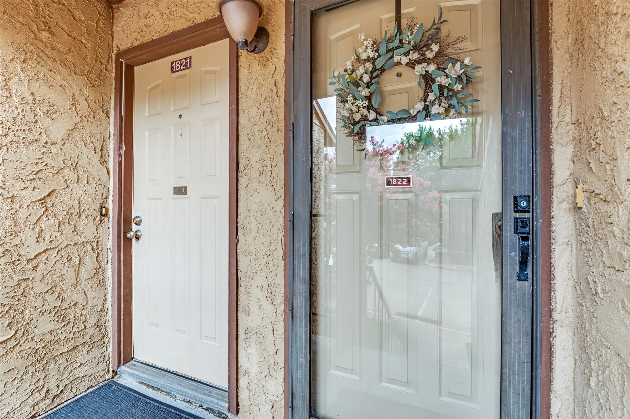 Condominium For Sale in Tarrant County , 1109 Calico Lane 1822, Arlington, Texas 76011, 2 Bedroom, 2 Bathroom, Garage spaces, 1,229 Sqft, built in 1981, mls#21312307, Real Estate Agent in Arlington, Homes For Sale in Tarrant county, Homes For Sale in Arlington, Realtor in Arlington Texas, Real Estate Brokerage Independent Realty Texas, Luminita Cordes Realtor