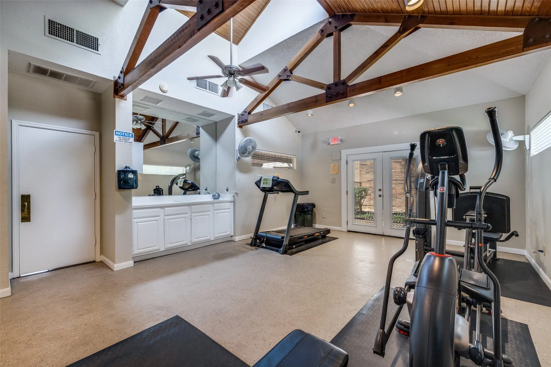 Condominium For Sale in Tarrant County , 1109 Calico Lane 1822, Arlington, Texas 76011, 2 Bedroom, 2 Bathroom, Garage spaces, 1,229 Sqft, built in 1981, mls#21312307, Real Estate Agent in Arlington, Homes For Sale in Tarrant county, Homes For Sale in Arlington, Realtor in Arlington Texas, Real Estate Brokerage Independent Realty Texas, Luminita Cordes Realtor