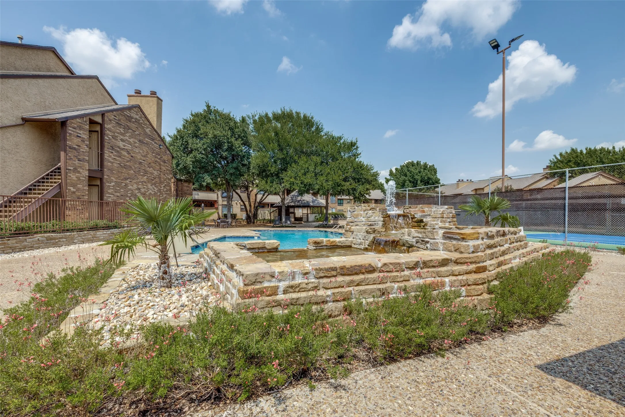 Condominium For Sale in Tarrant County , 1109 Calico Lane 1822, Arlington, Texas 76011, 2 Bedroom, 2 Bathroom, Garage spaces, 1,229 Sqft, built in 1981, mls#21312307, Real Estate Agent in Arlington, Homes For Sale in Tarrant county, Homes For Sale in Arlington, Realtor in Arlington Texas, Real Estate Brokerage Independent Realty Texas, Luminita Cordes Realtor