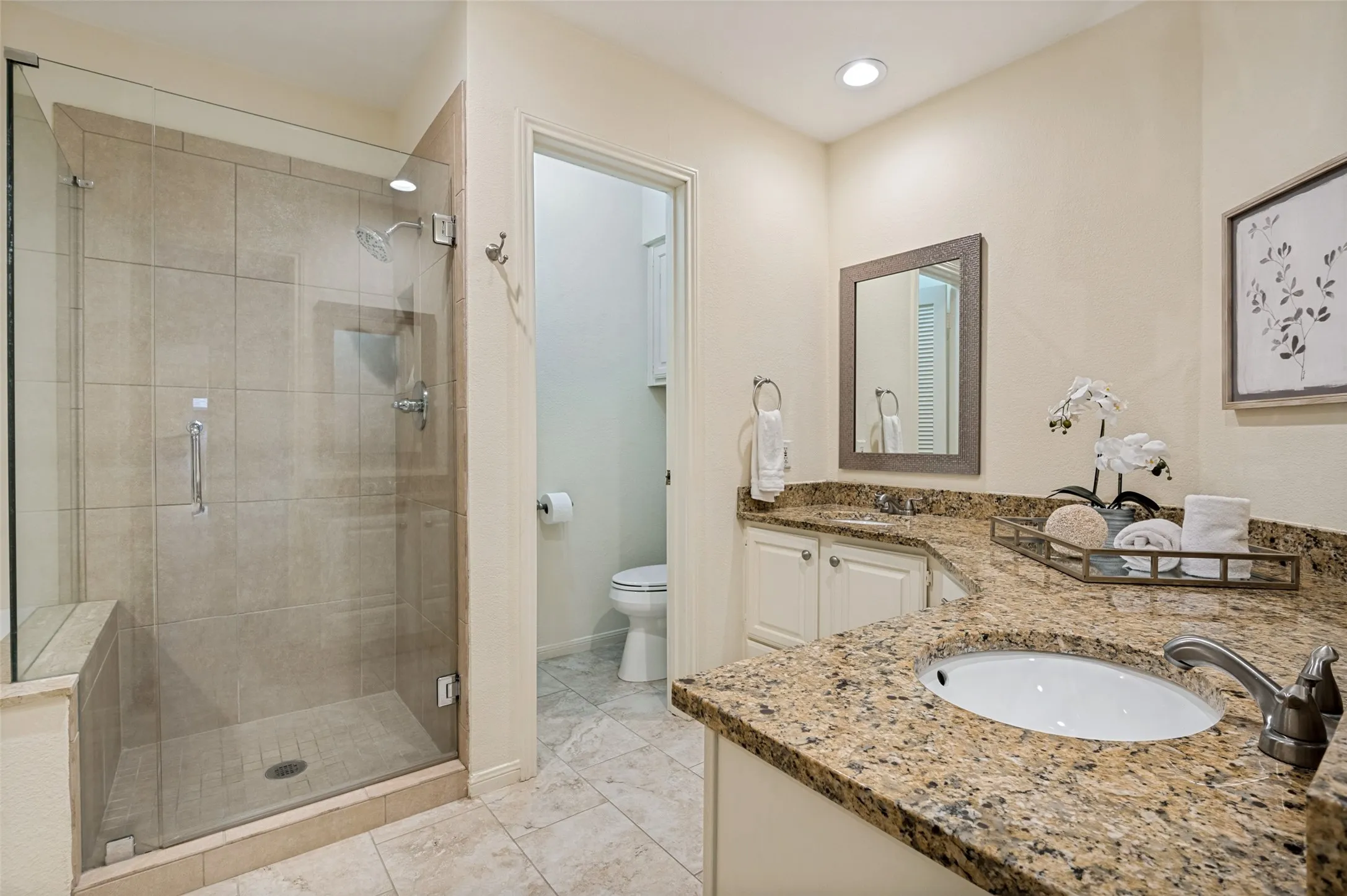 Condominium For Sale in Tarrant County , 1109 Calico Lane 1822, Arlington, Texas 76011, 2 Bedroom, 2 Bathroom, Garage spaces, 1,229 Sqft, built in 1981, mls#21312307, Real Estate Agent in Arlington, Homes For Sale in Tarrant county, Homes For Sale in Arlington, Realtor in Arlington Texas, Real Estate Brokerage Independent Realty Texas, Luminita Cordes Realtor