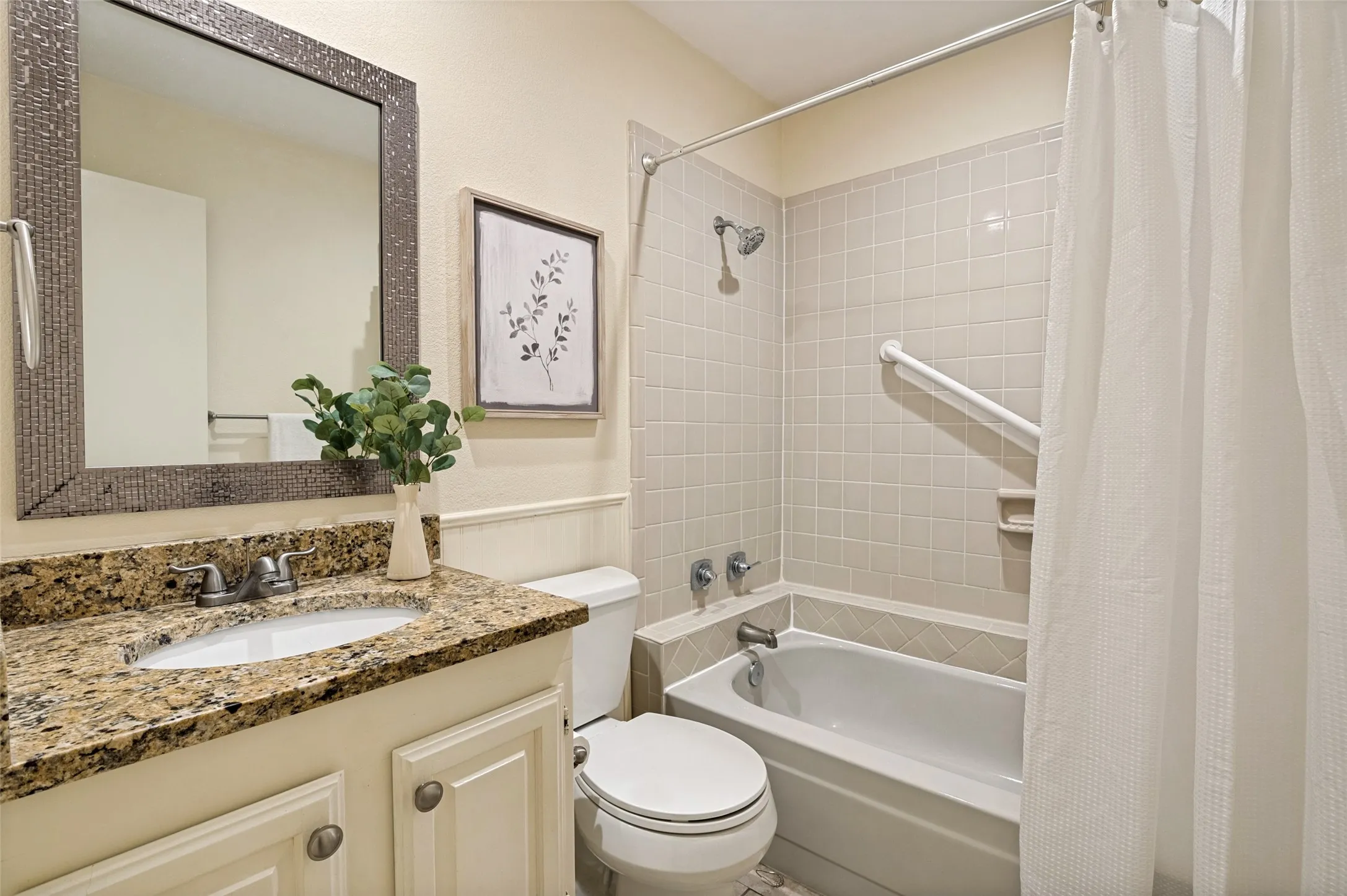 Condominium For Sale in Tarrant County , 1109 Calico Lane 1822, Arlington, Texas 76011, 2 Bedroom, 2 Bathroom, Garage spaces, 1,229 Sqft, built in 1981, mls#21312307, Real Estate Agent in Arlington, Homes For Sale in Tarrant county, Homes For Sale in Arlington, Realtor in Arlington Texas, Real Estate Brokerage Independent Realty Texas, Luminita Cordes Realtor