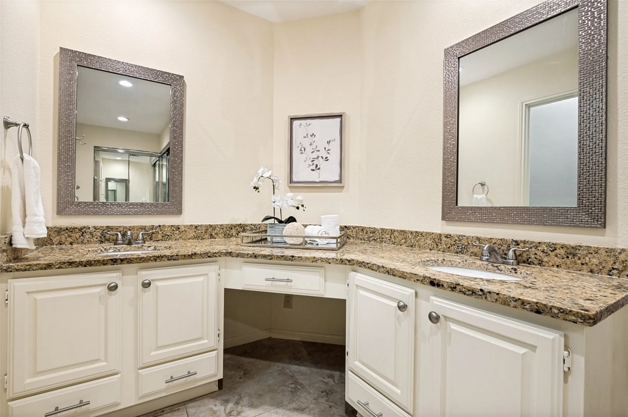 Condominium For Sale in Tarrant County , 1109 Calico Lane 1822, Arlington, Texas 76011, 2 Bedroom, 2 Bathroom, Garage spaces, 1,229 Sqft, built in 1981, mls#21312307, Real Estate Agent in Arlington, Homes For Sale in Tarrant county, Homes For Sale in Arlington, Realtor in Arlington Texas, Real Estate Brokerage Independent Realty Texas, Luminita Cordes Realtor