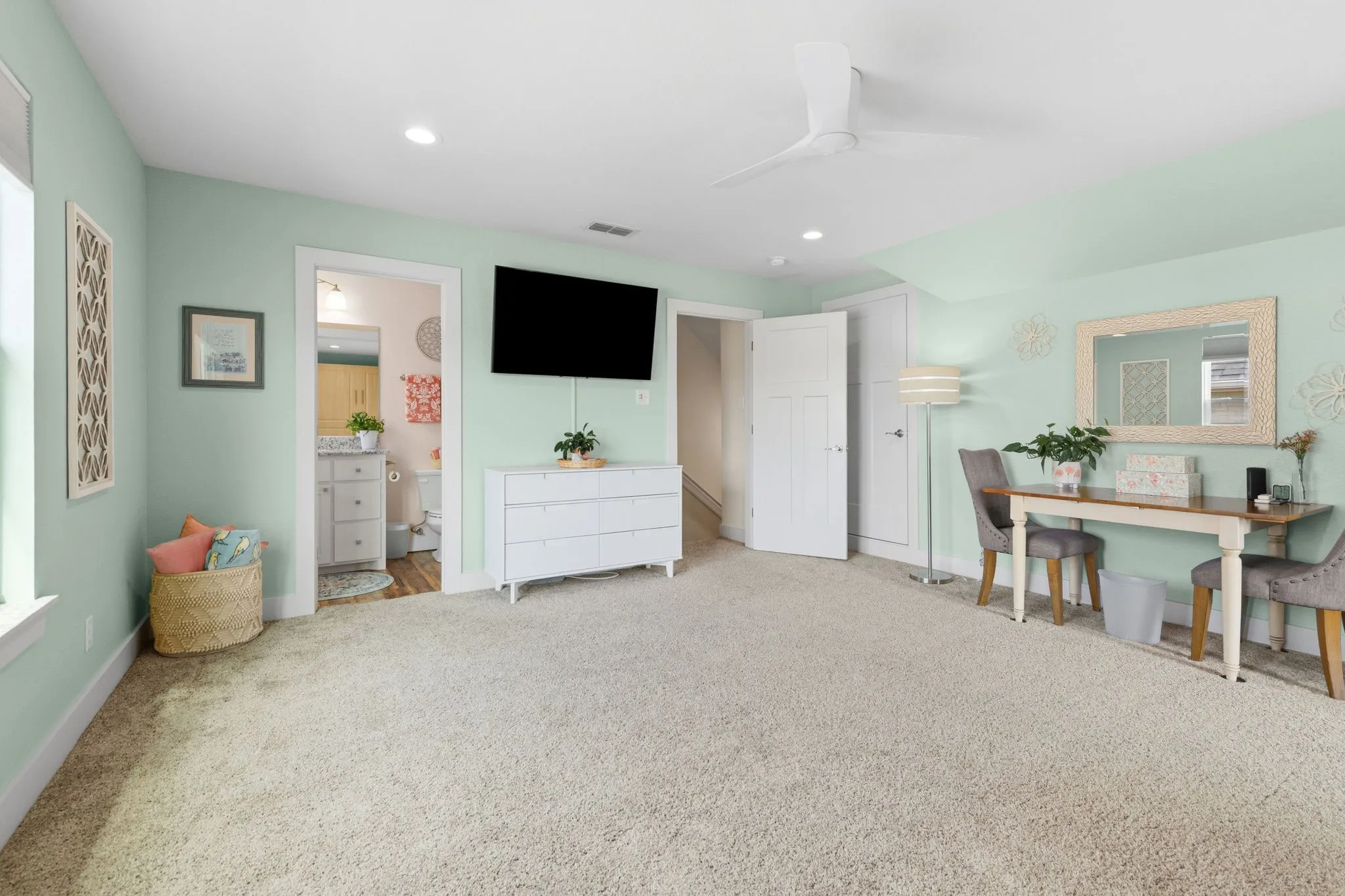 Upstairs ensuite