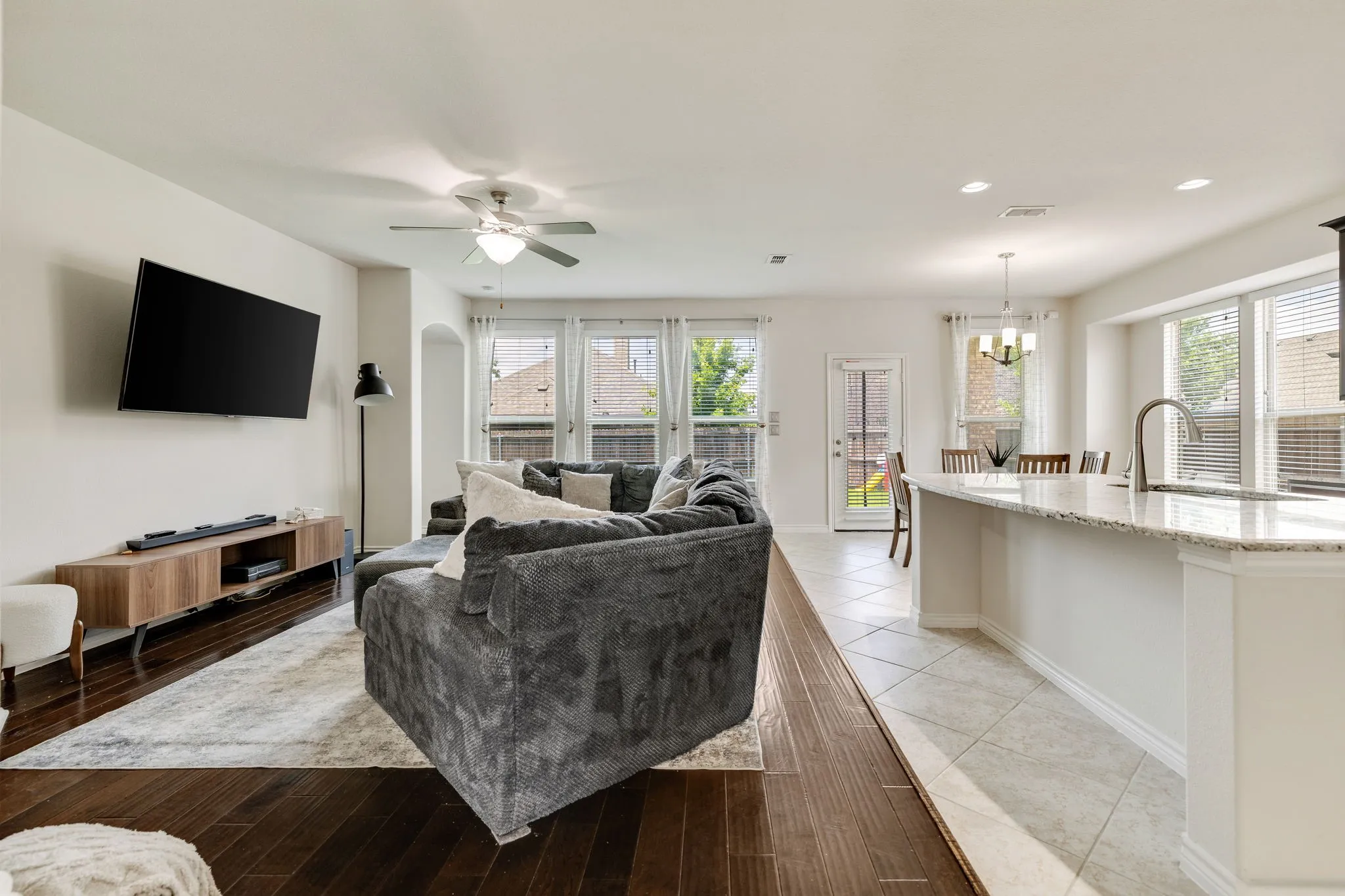 Single Family Residence For Sale in Denton County , 1017 Rose Garden Drive, Little Elm, Texas 75068, 4 Bedroom, 3 Bathroom, 2 Garage spaces, 2,875 Sqft, built in 2015, mls#21311186, Real Estate Agent in Little Elm, Homes For Sale in Denton county, Homes For Sale in Little Elm, Realtor in Little Elm Texas, Real Estate Brokerage Independent Realty Texas, Luminita Cordes Realtor