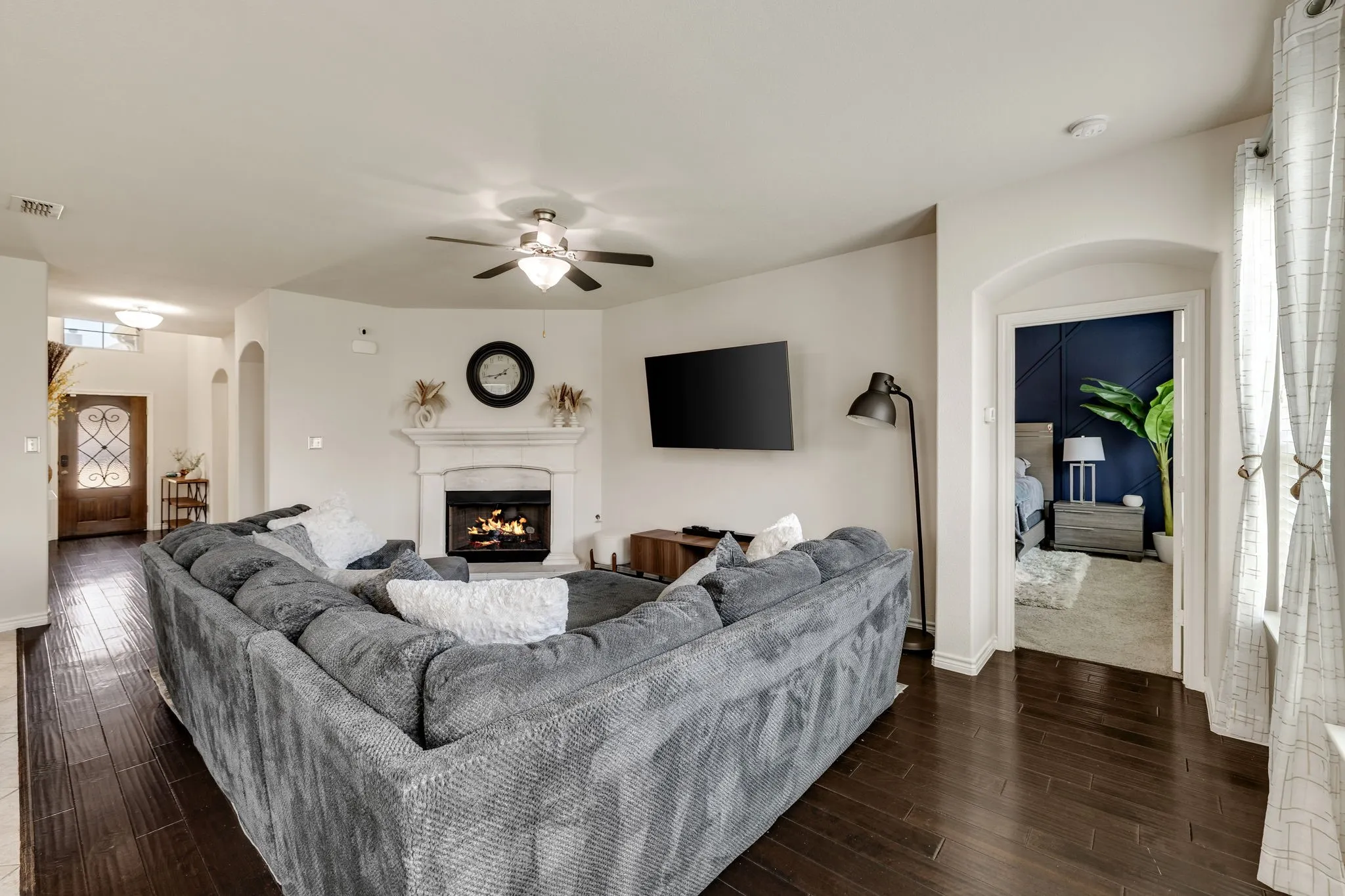 Single Family Residence For Sale in Denton County , 1017 Rose Garden Drive, Little Elm, Texas 75068, 4 Bedroom, 3 Bathroom, 2 Garage spaces, 2,875 Sqft, built in 2015, mls#21311186, Real Estate Agent in Little Elm, Homes For Sale in Denton county, Homes For Sale in Little Elm, Realtor in Little Elm Texas, Real Estate Brokerage Independent Realty Texas, Luminita Cordes Realtor
