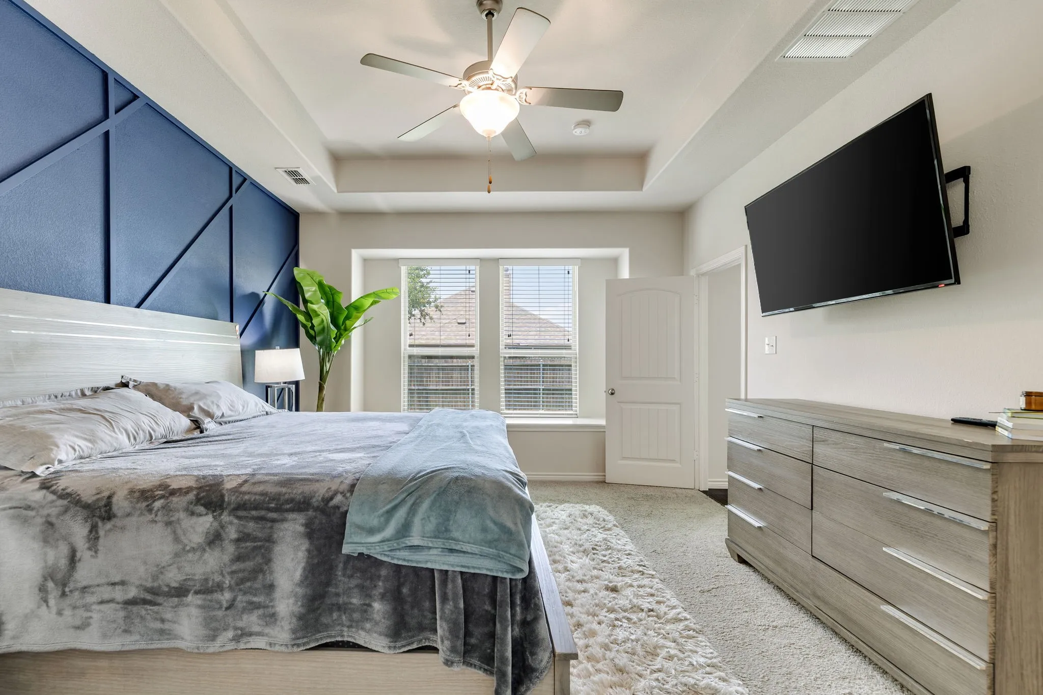 Single Family Residence For Sale in Denton County , 1017 Rose Garden Drive, Little Elm, Texas 75068, 4 Bedroom, 3 Bathroom, 2 Garage spaces, 2,875 Sqft, built in 2015, mls#21311186, Real Estate Agent in Little Elm, Homes For Sale in Denton county, Homes For Sale in Little Elm, Realtor in Little Elm Texas, Real Estate Brokerage Independent Realty Texas, Luminita Cordes Realtor