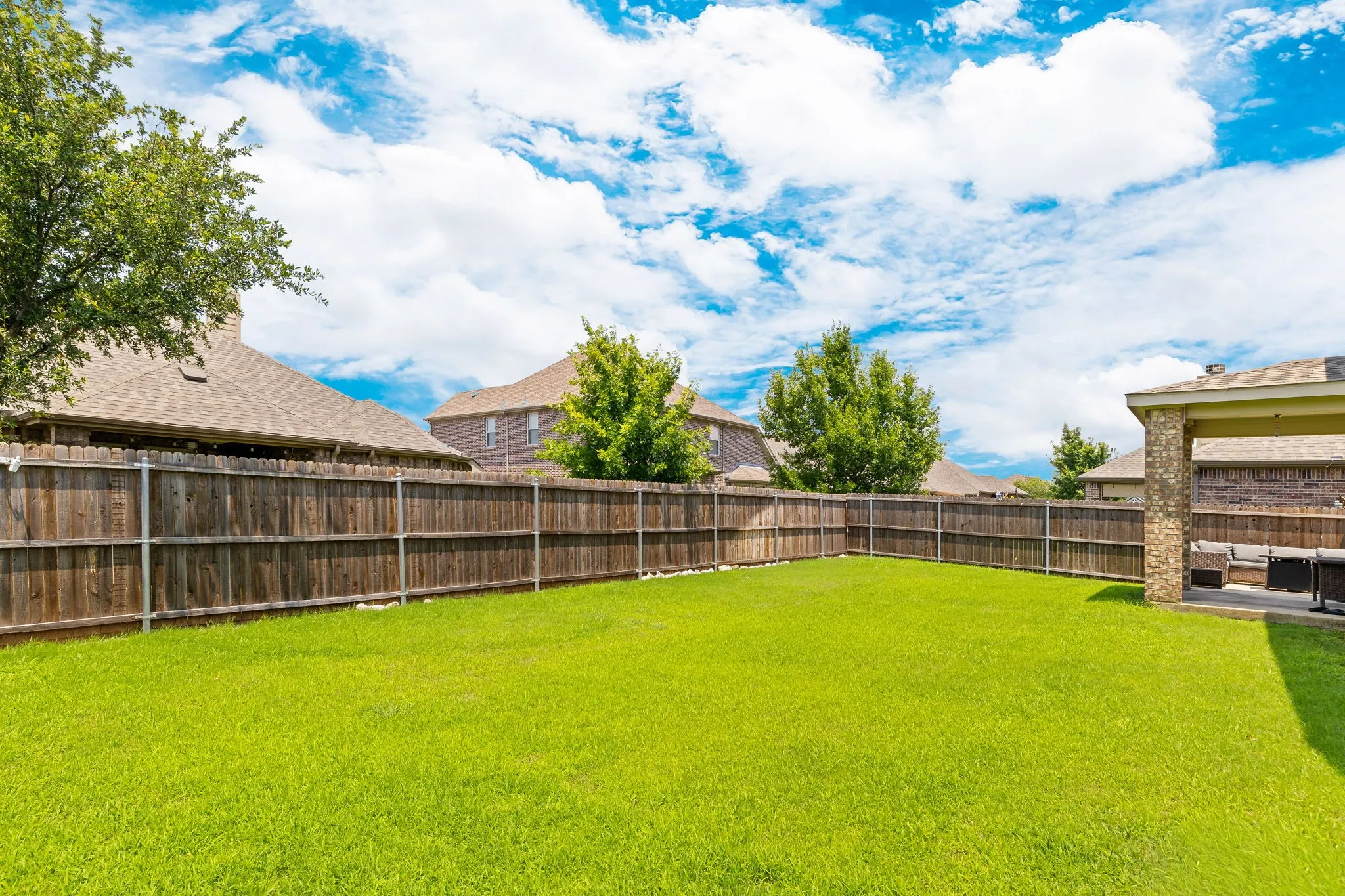 Single Family Residence For Sale in Denton County , 1017 Rose Garden Drive, Little Elm, Texas 75068, 4 Bedroom, 3 Bathroom, 2 Garage spaces, 2,875 Sqft, built in 2015, mls#21311186, Real Estate Agent in Little Elm, Homes For Sale in Denton county, Homes For Sale in Little Elm, Realtor in Little Elm Texas, Real Estate Brokerage Independent Realty Texas, Luminita Cordes Realtor