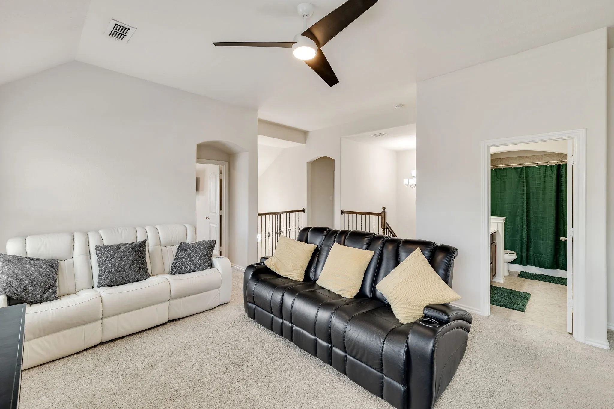 Single Family Residence For Sale in Denton County , 1017 Rose Garden Drive, Little Elm, Texas 75068, 4 Bedroom, 3 Bathroom, 2 Garage spaces, 2,875 Sqft, built in 2015, mls#21311186, Real Estate Agent in Little Elm, Homes For Sale in Denton county, Homes For Sale in Little Elm, Realtor in Little Elm Texas, Real Estate Brokerage Independent Realty Texas, Luminita Cordes Realtor