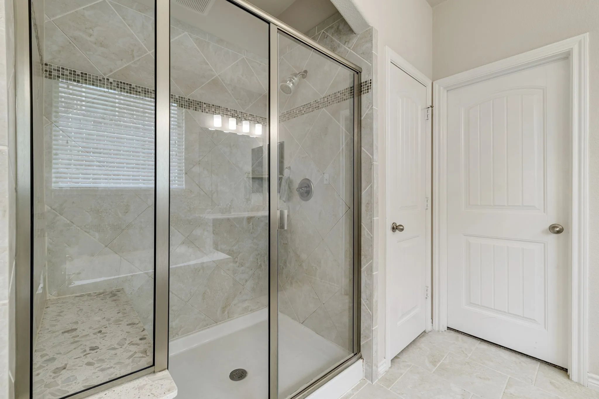 Single Family Residence For Sale in Denton County , 1017 Rose Garden Drive, Little Elm, Texas 75068, 4 Bedroom, 3 Bathroom, 2 Garage spaces, 2,875 Sqft, built in 2015, mls#21311186, Real Estate Agent in Little Elm, Homes For Sale in Denton county, Homes For Sale in Little Elm, Realtor in Little Elm Texas, Real Estate Brokerage Independent Realty Texas, Luminita Cordes Realtor