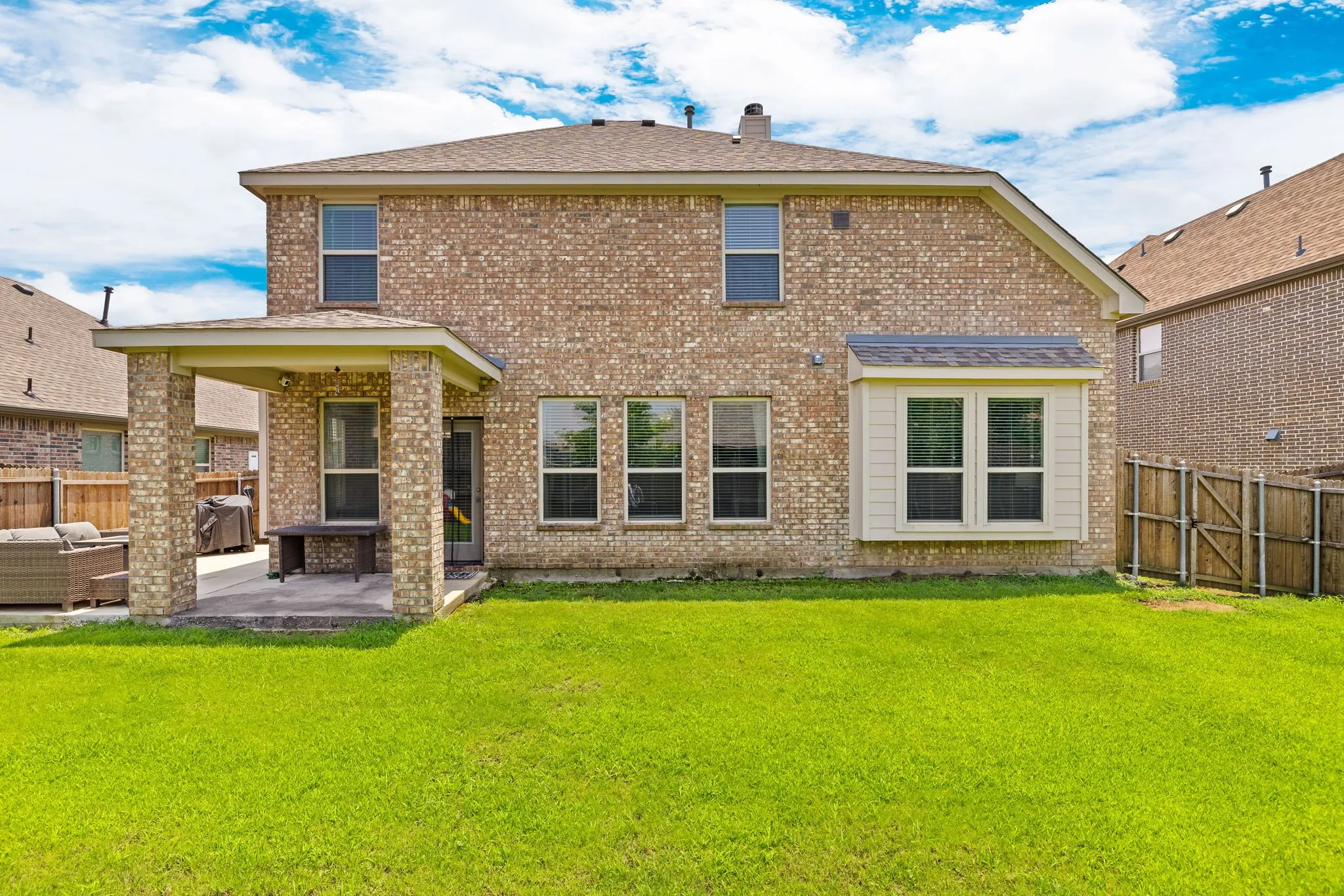 Single Family Residence For Sale in Denton County , 1017 Rose Garden Drive, Little Elm, Texas 75068, 4 Bedroom, 3 Bathroom, 2 Garage spaces, 2,875 Sqft, built in 2015, mls#21311186, Real Estate Agent in Little Elm, Homes For Sale in Denton county, Homes For Sale in Little Elm, Realtor in Little Elm Texas, Real Estate Brokerage Independent Realty Texas, Luminita Cordes Realtor