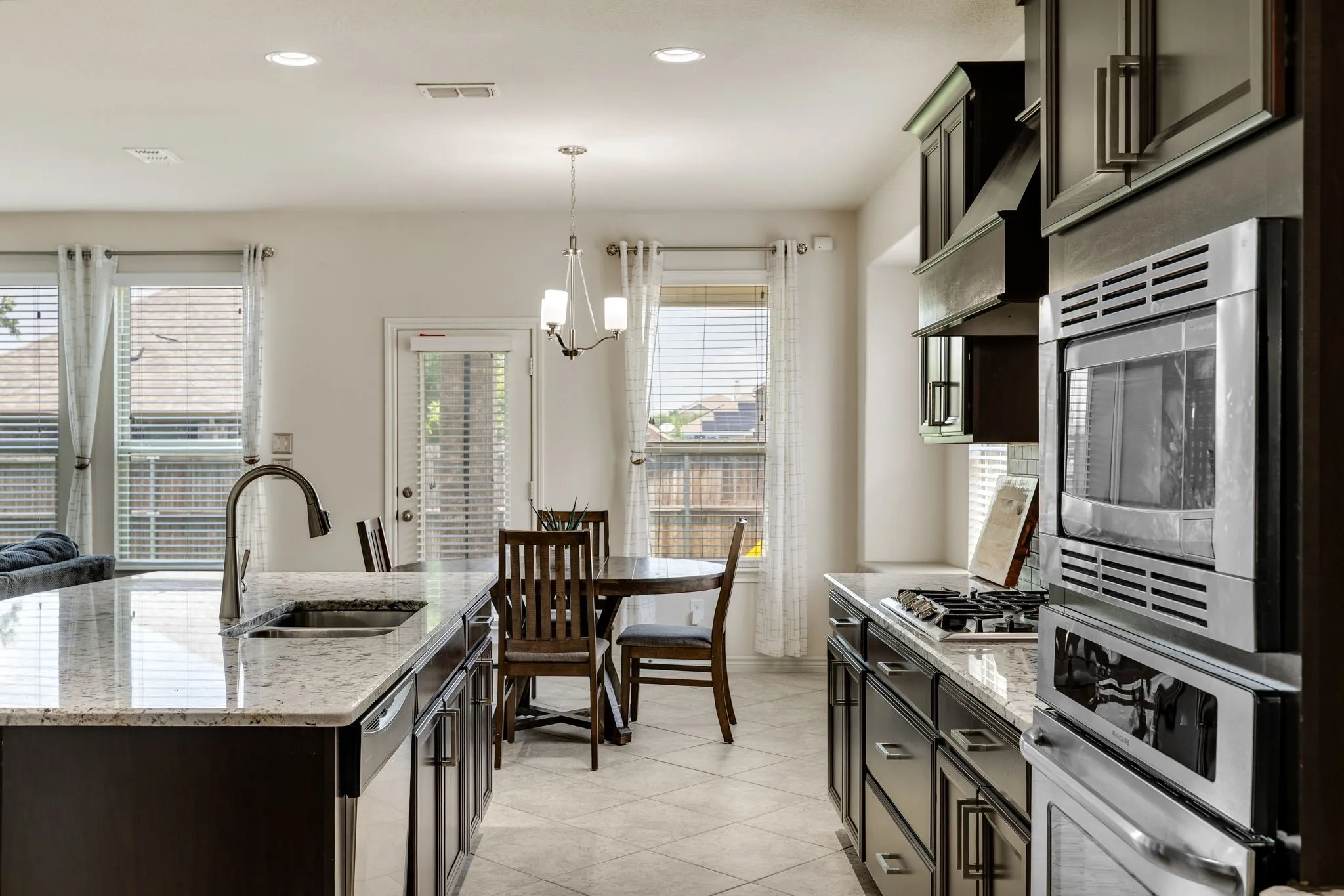 Single Family Residence For Sale in Denton County , 1017 Rose Garden Drive, Little Elm, Texas 75068, 4 Bedroom, 3 Bathroom, 2 Garage spaces, 2,875 Sqft, built in 2015, mls#21311186, Real Estate Agent in Little Elm, Homes For Sale in Denton county, Homes For Sale in Little Elm, Realtor in Little Elm Texas, Real Estate Brokerage Independent Realty Texas, Luminita Cordes Realtor