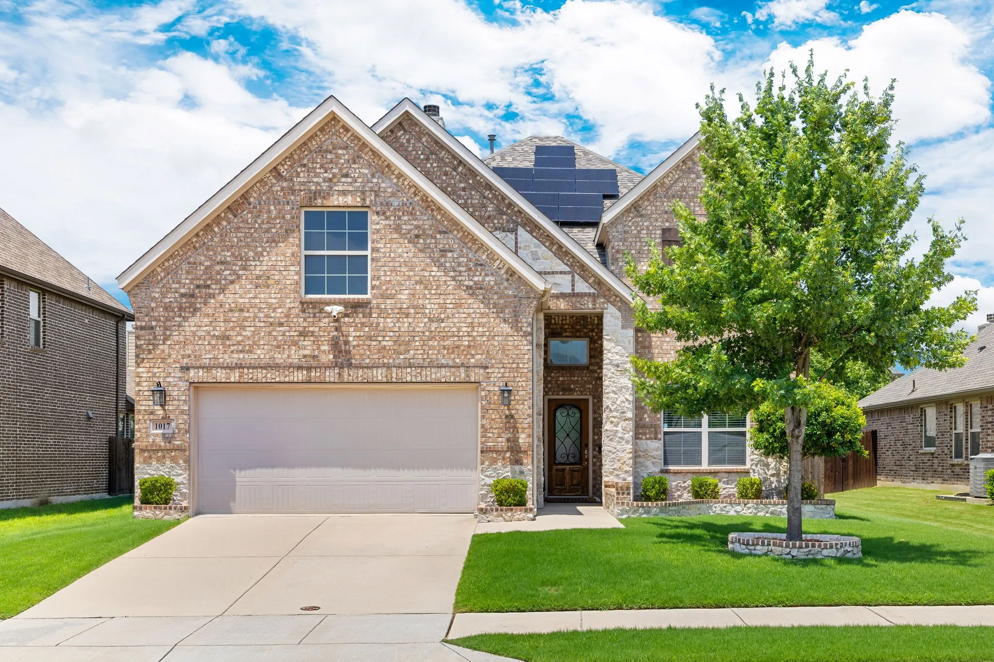 Single Family Residence For Sale in Denton County , 1017 Rose Garden Drive, Little Elm, Texas 75068, 4 Bedroom, 3 Bathroom, 2 Garage spaces, 2,875 Sqft, built in 2015, mls#21311186, Real Estate Agent in Little Elm, Homes For Sale in Denton county, Homes For Sale in Little Elm, Realtor in Little Elm Texas, Real Estate Brokerage Independent Realty Texas, Luminita Cordes Realtor