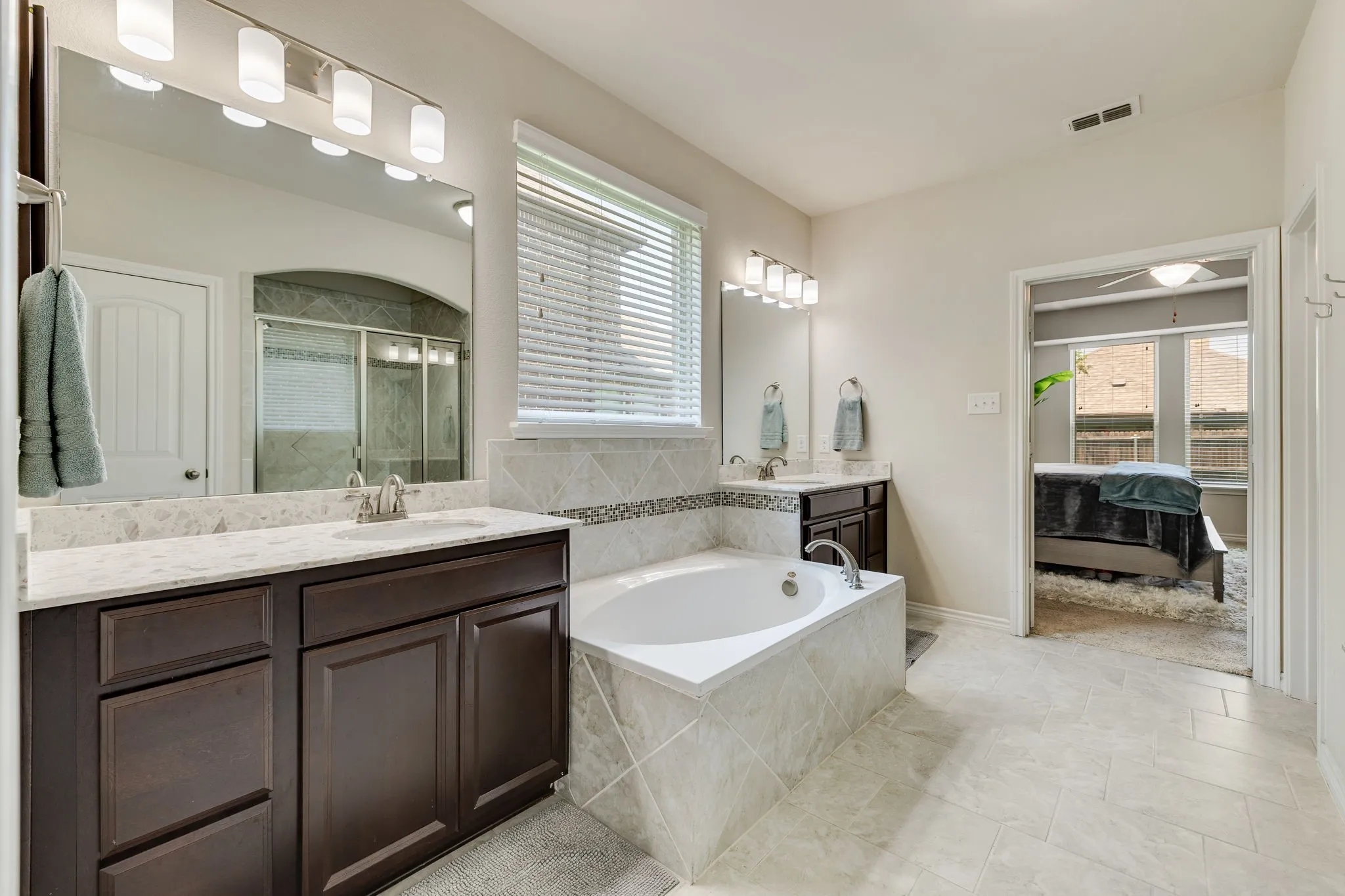 Single Family Residence For Sale in Denton County , 1017 Rose Garden Drive, Little Elm, Texas 75068, 4 Bedroom, 3 Bathroom, 2 Garage spaces, 2,875 Sqft, built in 2015, mls#21311186, Real Estate Agent in Little Elm, Homes For Sale in Denton county, Homes For Sale in Little Elm, Realtor in Little Elm Texas, Real Estate Brokerage Independent Realty Texas, Luminita Cordes Realtor