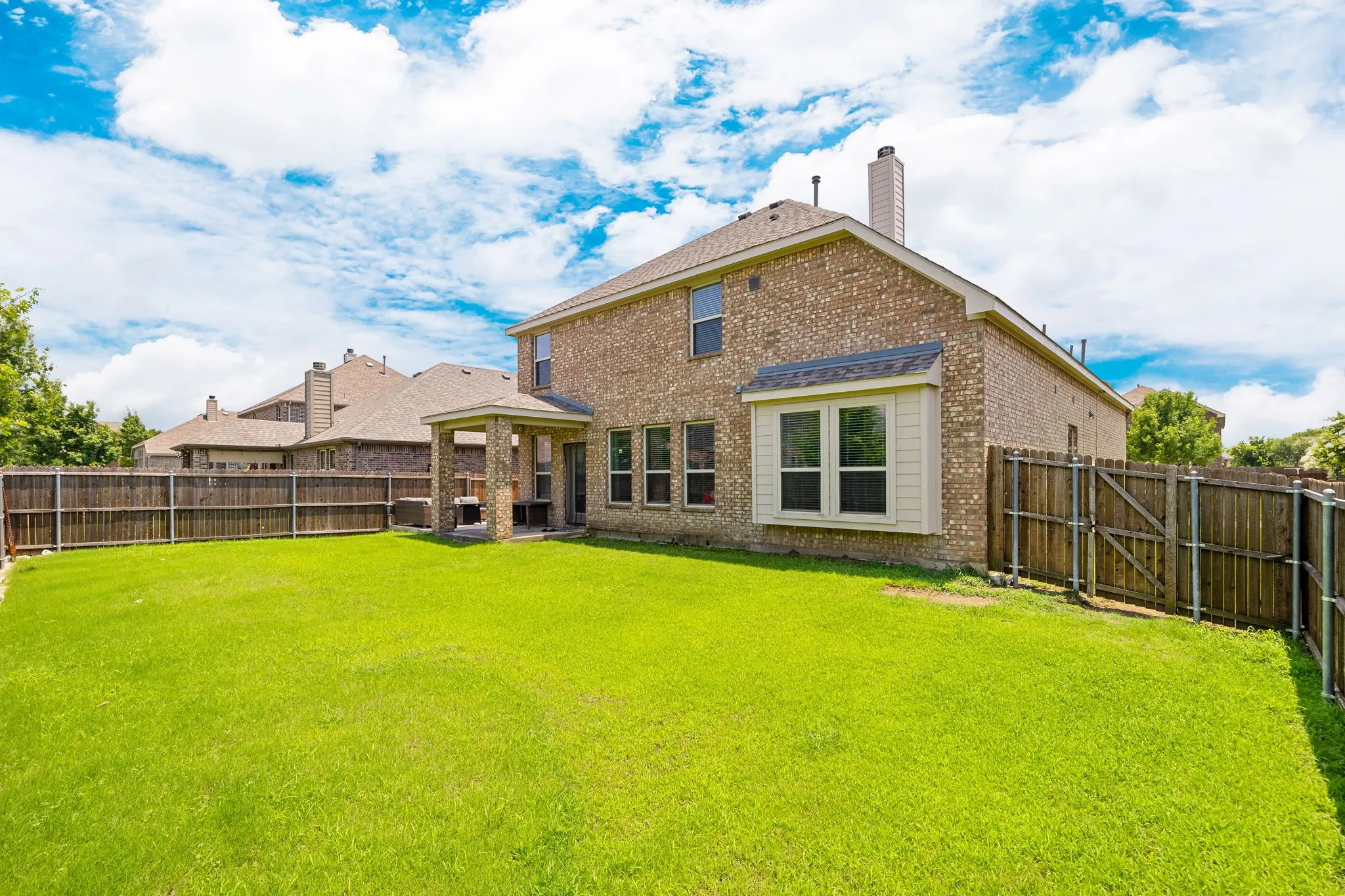 Single Family Residence For Sale in Denton County , 1017 Rose Garden Drive, Little Elm, Texas 75068, 4 Bedroom, 3 Bathroom, 2 Garage spaces, 2,875 Sqft, built in 2015, mls#21311186, Real Estate Agent in Little Elm, Homes For Sale in Denton county, Homes For Sale in Little Elm, Realtor in Little Elm Texas, Real Estate Brokerage Independent Realty Texas, Luminita Cordes Realtor