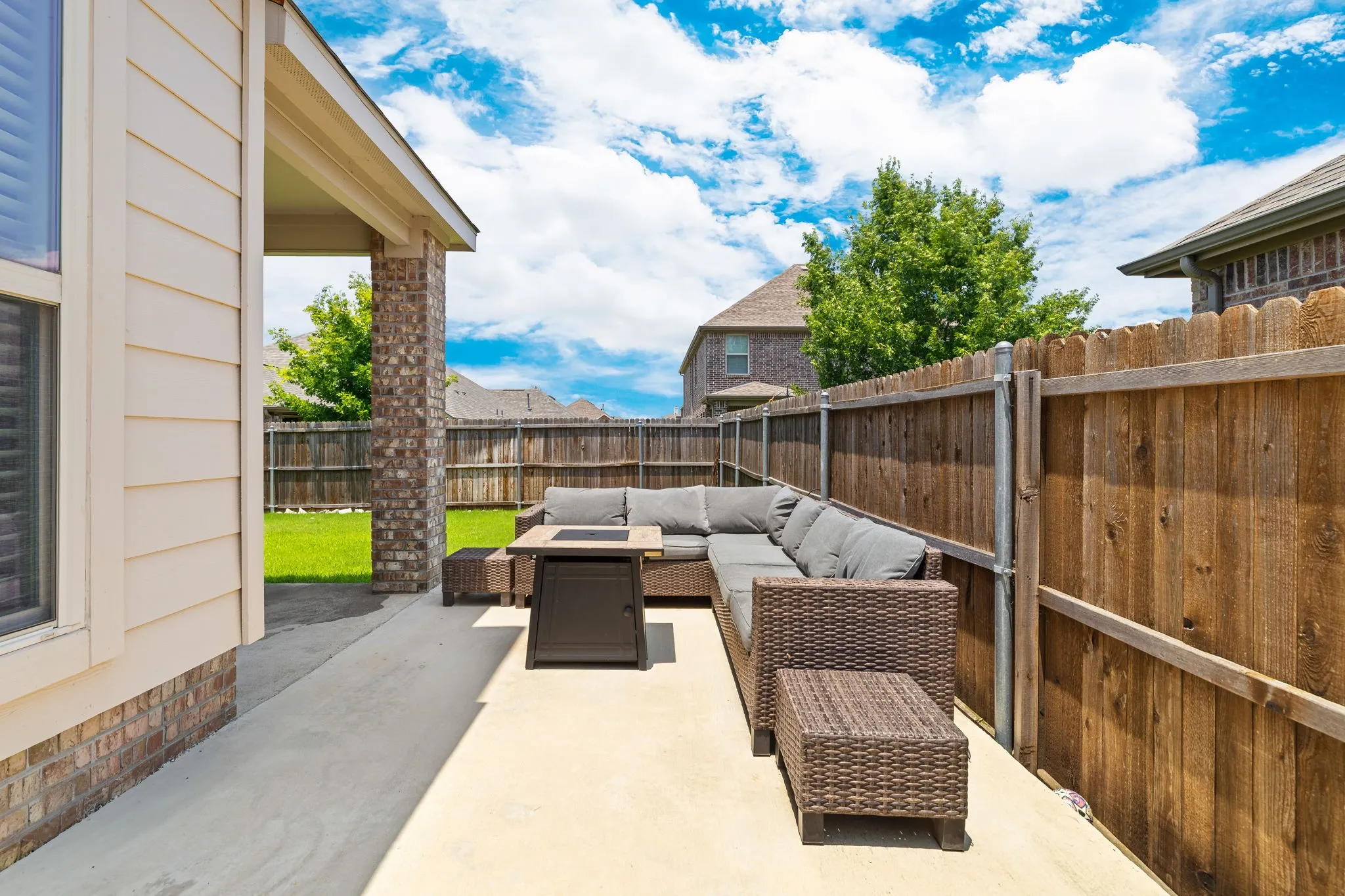 Single Family Residence For Sale in Denton County , 1017 Rose Garden Drive, Little Elm, Texas 75068, 4 Bedroom, 3 Bathroom, 2 Garage spaces, 2,875 Sqft, built in 2015, mls#21311186, Real Estate Agent in Little Elm, Homes For Sale in Denton county, Homes For Sale in Little Elm, Realtor in Little Elm Texas, Real Estate Brokerage Independent Realty Texas, Luminita Cordes Realtor