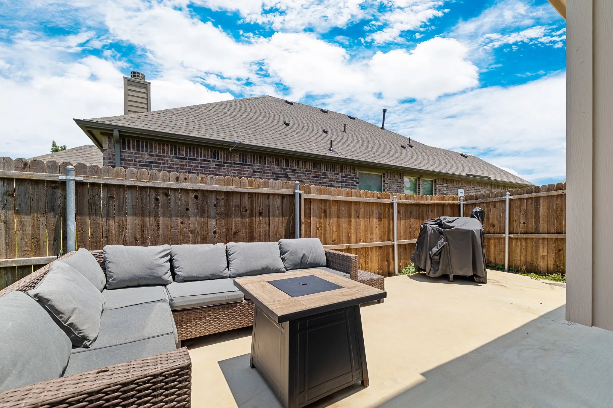 Single Family Residence For Sale in Denton County , 1017 Rose Garden Drive, Little Elm, Texas 75068, 4 Bedroom, 3 Bathroom, 2 Garage spaces, 2,875 Sqft, built in 2015, mls#21311186, Real Estate Agent in Little Elm, Homes For Sale in Denton county, Homes For Sale in Little Elm, Realtor in Little Elm Texas, Real Estate Brokerage Independent Realty Texas, Luminita Cordes Realtor