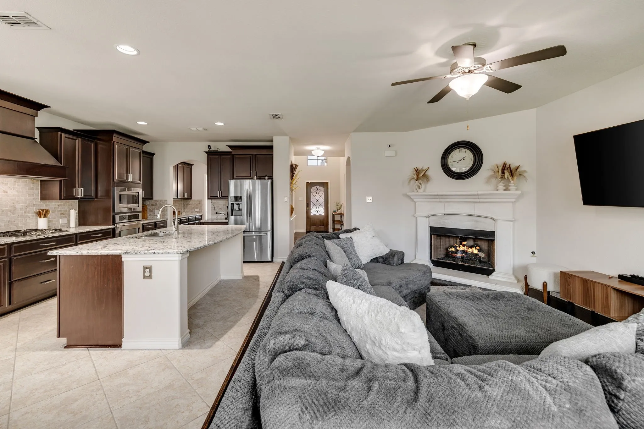 Single Family Residence For Sale in Denton County , 1017 Rose Garden Drive, Little Elm, Texas 75068, 4 Bedroom, 3 Bathroom, 2 Garage spaces, 2,875 Sqft, built in 2015, mls#21311186, Real Estate Agent in Little Elm, Homes For Sale in Denton county, Homes For Sale in Little Elm, Realtor in Little Elm Texas, Real Estate Brokerage Independent Realty Texas, Luminita Cordes Realtor