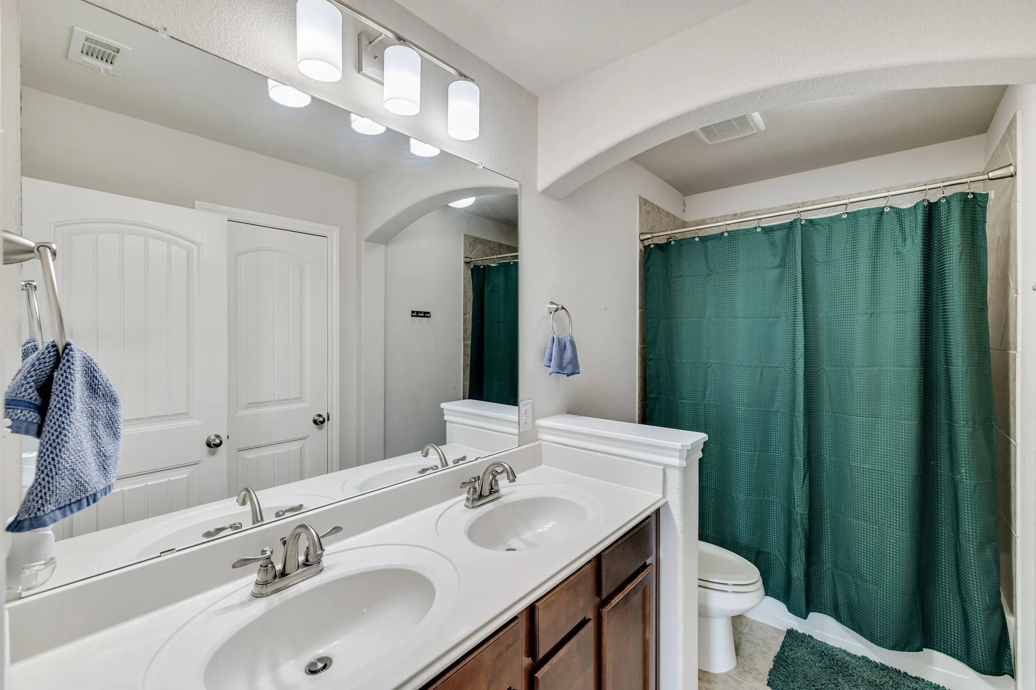 Single Family Residence For Sale in Denton County , 1017 Rose Garden Drive, Little Elm, Texas 75068, 4 Bedroom, 3 Bathroom, 2 Garage spaces, 2,875 Sqft, built in 2015, mls#21311186, Real Estate Agent in Little Elm, Homes For Sale in Denton county, Homes For Sale in Little Elm, Realtor in Little Elm Texas, Real Estate Brokerage Independent Realty Texas, Luminita Cordes Realtor