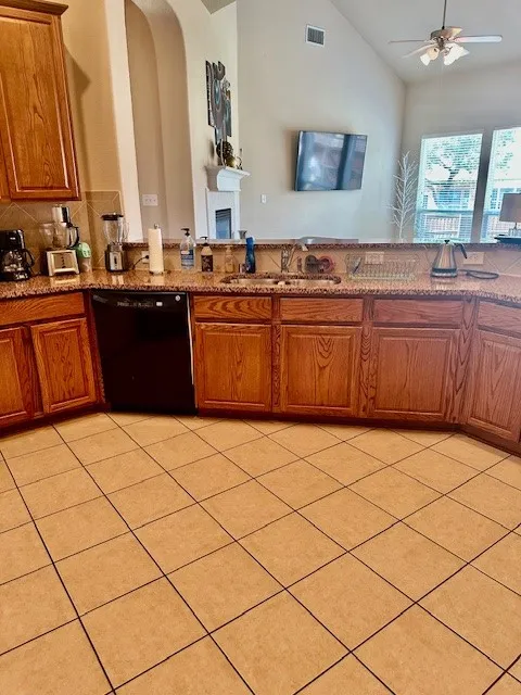Single Family Residence For Sale in Dallas County , 1005 Trailwood Drive, De Soto, Texas 75115, 4 Bedroom, 3 Bathroom, 2 Garage spaces, 3,198 Sqft, built in 2011, mls#21308276, Real Estate Agent in De Soto, Homes For Sale in Dallas county, Homes For Sale in De Soto, Realtor in De Soto Texas, Real Estate Brokerage Independent Realty Texas, Luminita Cordes Realtor