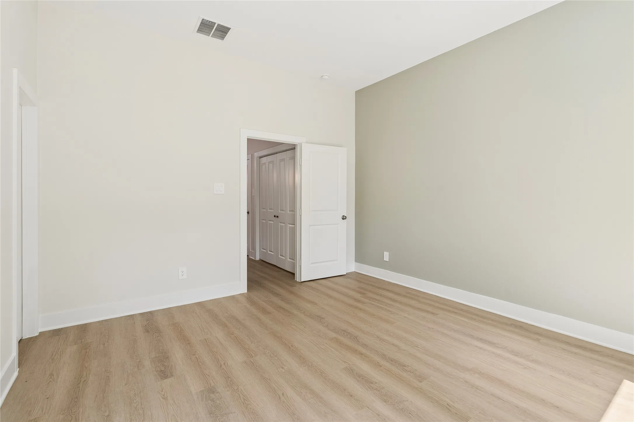 Duplex For Sale in Tarrant County , 132 Cottonwood Street, Fort Worth, Texas 76111, 8 Bedroom, 6 Bathroom, 2 Garage spaces, 3,304 Sqft, built in 2026, mls#21312891, Real Estate Agent in Fort Worth, Homes For Sale in Tarrant county, Homes For Sale in Fort Worth, Realtor in Fort Worth Texas, Real Estate Brokerage Independent Realty Texas, Luminita Cordes Realtor