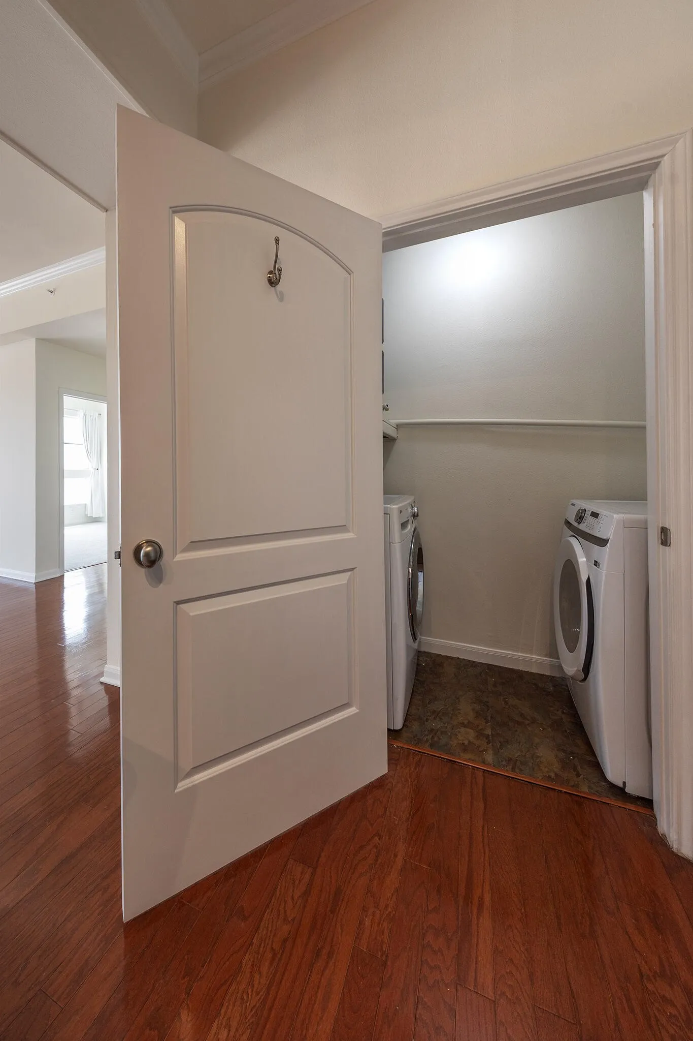 Condominium For Sale in Dallas County , 3225 Turtle Creek Boulevard 1422, Dallas, Texas 75219, 1 Bedroom, 1 Bathroom, 1 Garage spaces, 913 Sqft, built in 1998, mls#21312964, Real Estate Agent in Dallas, Homes For Sale in Dallas county, Homes For Sale in Dallas, Realtor in Dallas Texas, Real Estate Brokerage Independent Realty Texas, Luminita Cordes Realtor