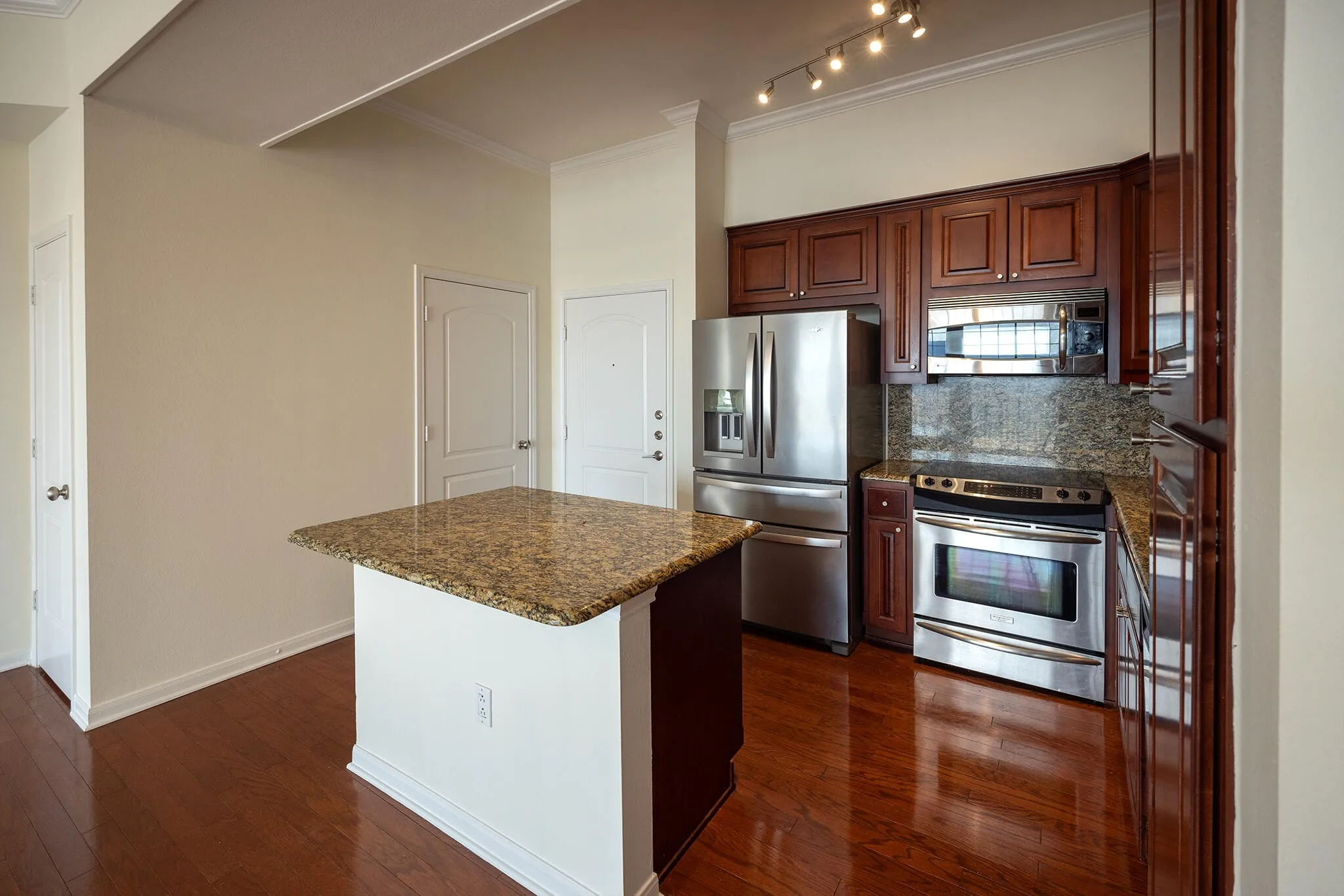 Condominium For Sale in Dallas County , 3225 Turtle Creek Boulevard 1422, Dallas, Texas 75219, 1 Bedroom, 1 Bathroom, 1 Garage spaces, 913 Sqft, built in 1998, mls#21312964, Real Estate Agent in Dallas, Homes For Sale in Dallas county, Homes For Sale in Dallas, Realtor in Dallas Texas, Real Estate Brokerage Independent Realty Texas, Luminita Cordes Realtor