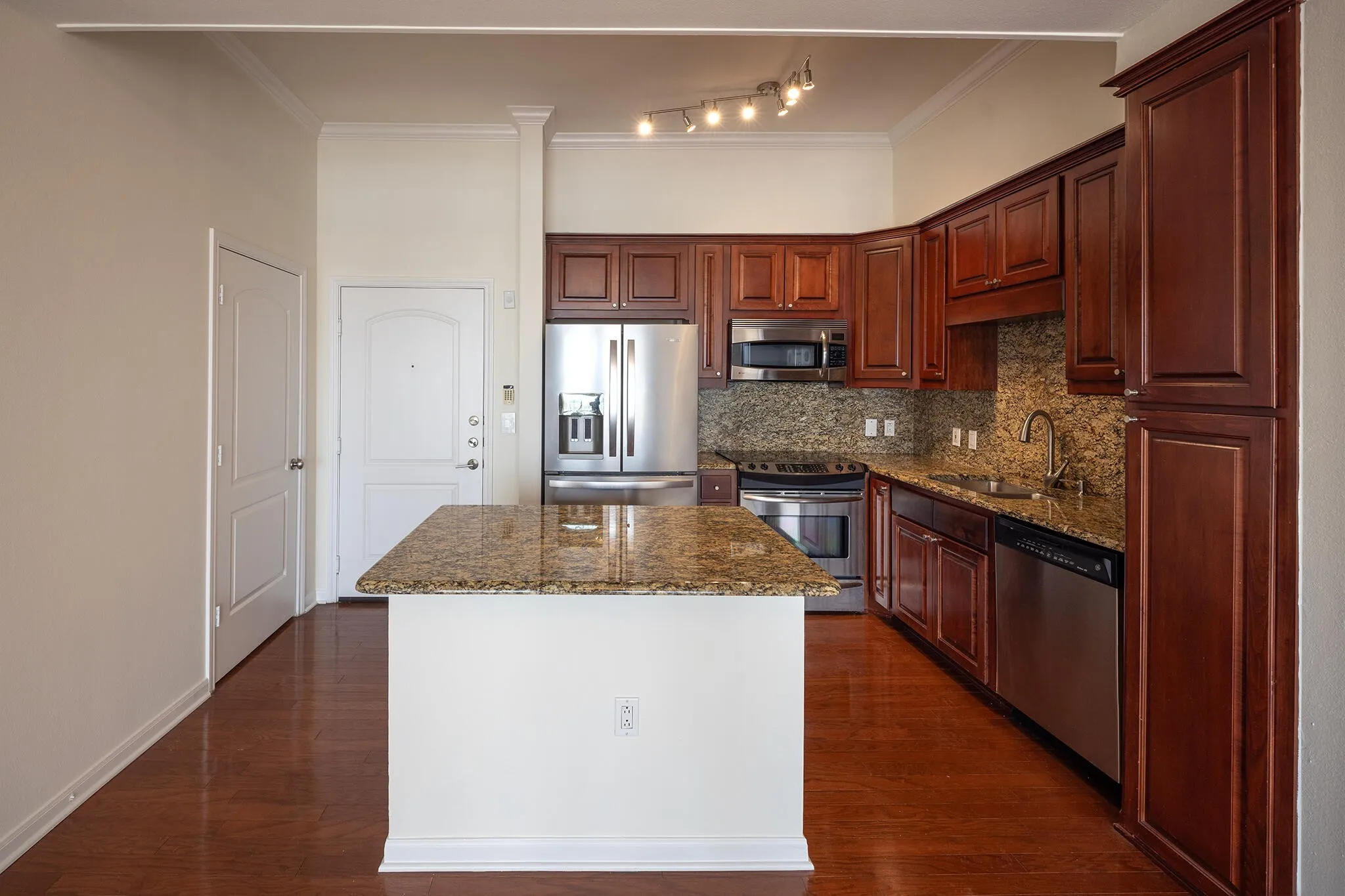 Condominium For Sale in Dallas County , 3225 Turtle Creek Boulevard 1422, Dallas, Texas 75219, 1 Bedroom, 1 Bathroom, 1 Garage spaces, 913 Sqft, built in 1998, mls#21312964, Real Estate Agent in Dallas, Homes For Sale in Dallas county, Homes For Sale in Dallas, Realtor in Dallas Texas, Real Estate Brokerage Independent Realty Texas, Luminita Cordes Realtor