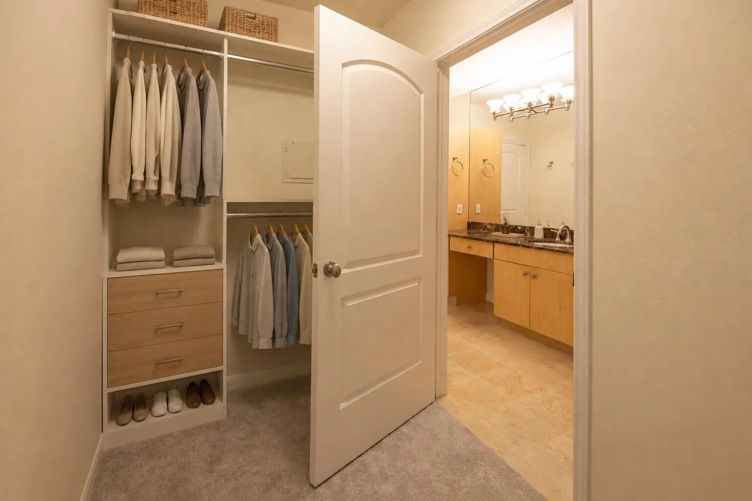 Condominium For Sale in Dallas County , 3225 Turtle Creek Boulevard 1422, Dallas, Texas 75219, 1 Bedroom, 1 Bathroom, 1 Garage spaces, 913 Sqft, built in 1998, mls#21312964, Real Estate Agent in Dallas, Homes For Sale in Dallas county, Homes For Sale in Dallas, Realtor in Dallas Texas, Real Estate Brokerage Independent Realty Texas, Luminita Cordes Realtor