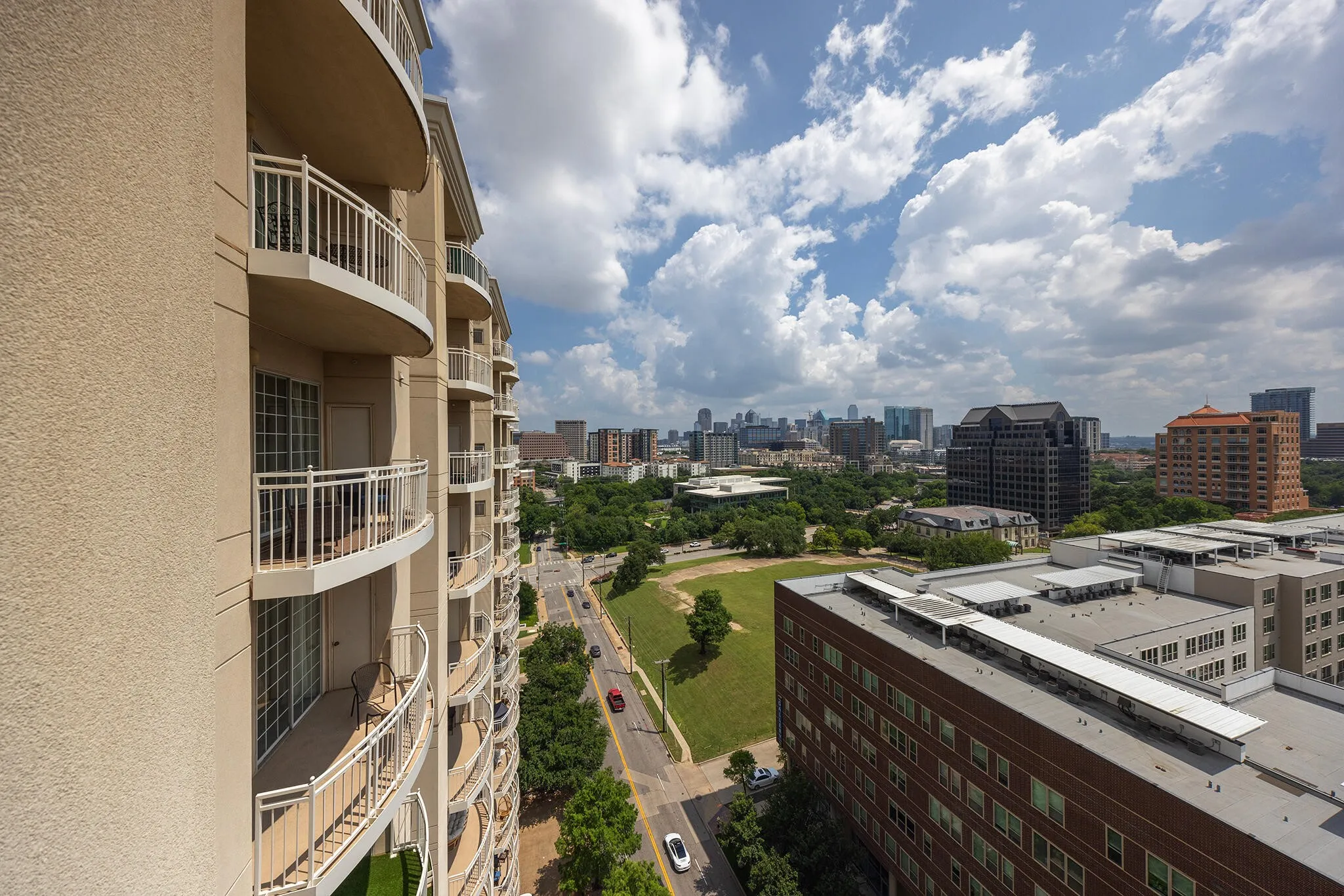 Condominium For Sale in Dallas County , 3225 Turtle Creek Boulevard 1422, Dallas, Texas 75219, 1 Bedroom, 1 Bathroom, 1 Garage spaces, 913 Sqft, built in 1998, mls#21312964, Real Estate Agent in Dallas, Homes For Sale in Dallas county, Homes For Sale in Dallas, Realtor in Dallas Texas, Real Estate Brokerage Independent Realty Texas, Luminita Cordes Realtor
