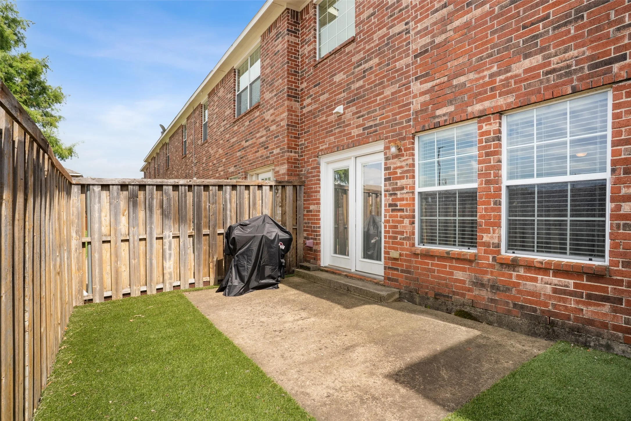 Townhouse For Sale in Collin County , 706 S Jupiter Road 1202, Allen, Texas 75002, 2 Bedroom, 3 Bathroom, 2 Garage spaces, 1,627 Sqft, built in 2006, mls#21304206, Real Estate Agent in Allen, Homes For Sale in Collin county, Homes For Sale in Allen, Realtor in Allen Texas, Real Estate Brokerage Independent Realty Texas, Luminita Cordes Realtor