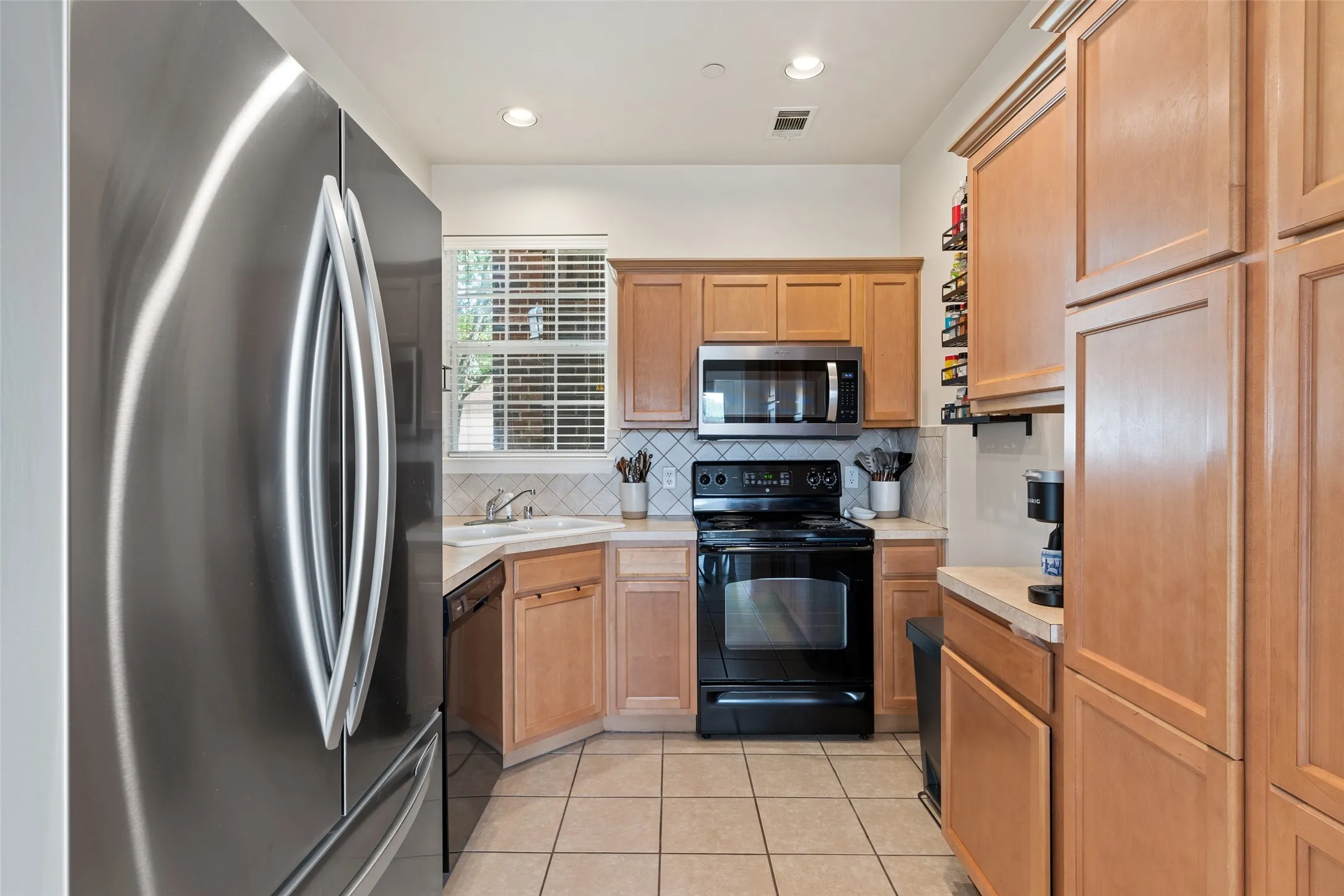 Townhouse For Sale in Collin County , 706 S Jupiter Road 1202, Allen, Texas 75002, 2 Bedroom, 3 Bathroom, 2 Garage spaces, 1,627 Sqft, built in 2006, mls#21304206, Real Estate Agent in Allen, Homes For Sale in Collin county, Homes For Sale in Allen, Realtor in Allen Texas, Real Estate Brokerage Independent Realty Texas, Luminita Cordes Realtor
