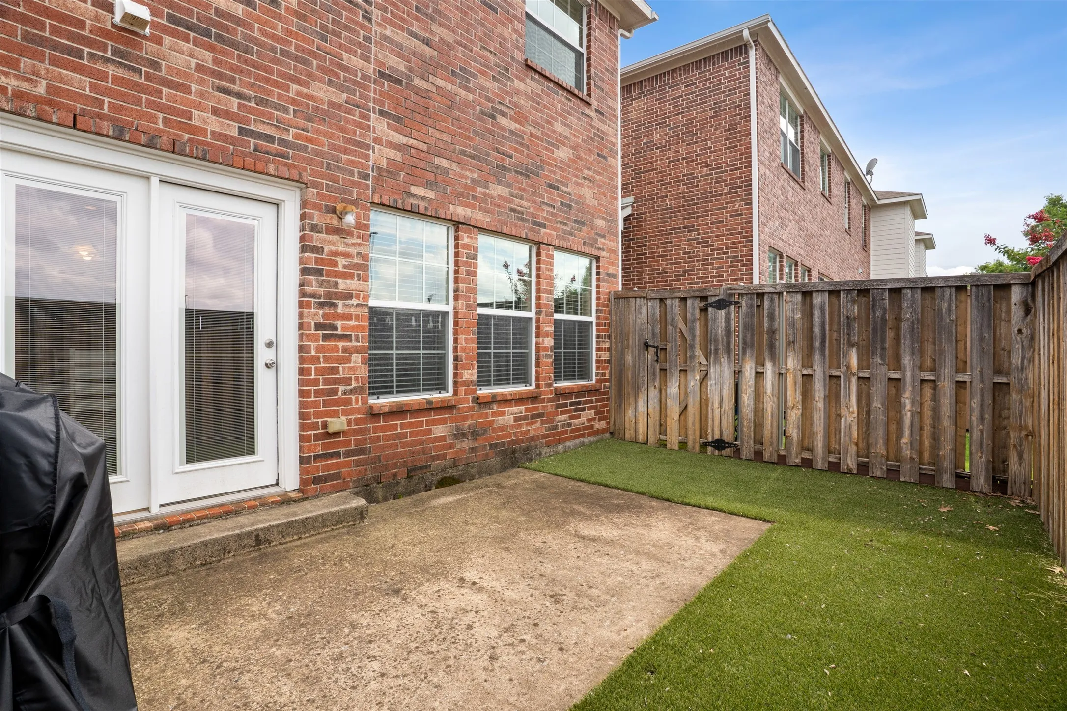 Townhouse For Sale in Collin County , 706 S Jupiter Road 1202, Allen, Texas 75002, 2 Bedroom, 3 Bathroom, 2 Garage spaces, 1,627 Sqft, built in 2006, mls#21304206, Real Estate Agent in Allen, Homes For Sale in Collin county, Homes For Sale in Allen, Realtor in Allen Texas, Real Estate Brokerage Independent Realty Texas, Luminita Cordes Realtor