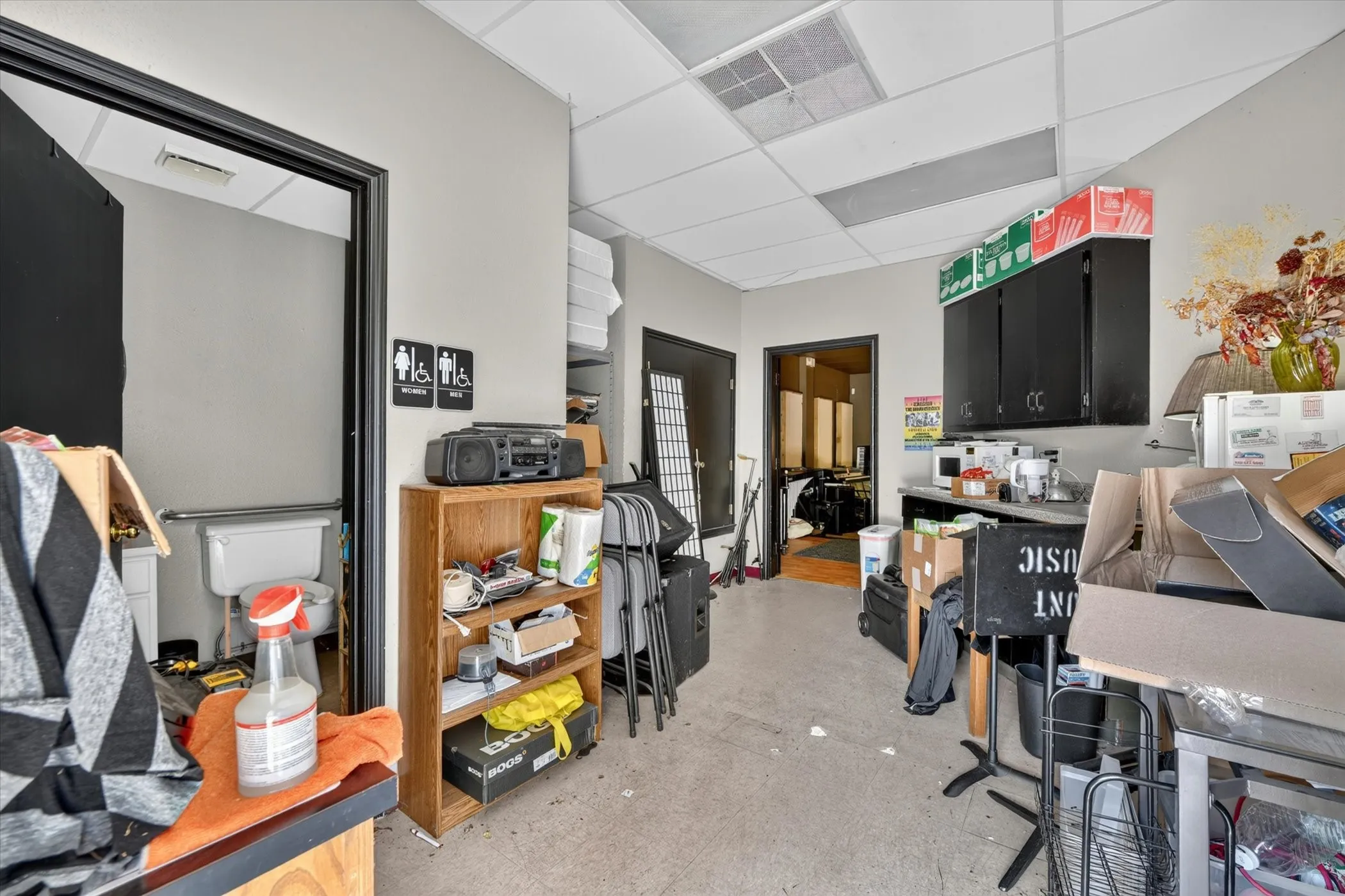 Office For Sale in Denton County , 221-223 N Locust Street, Denton, Texas 76201, 0, 0, Garage spaces, 0 Sqft, built in 1965, mls#21312731, Real Estate Agent in Denton, Homes For Sale in Denton county, Homes For Sale in Denton, Realtor in Denton Texas, Real Estate Brokerage Independent Realty Texas, Luminita Cordes Realtor