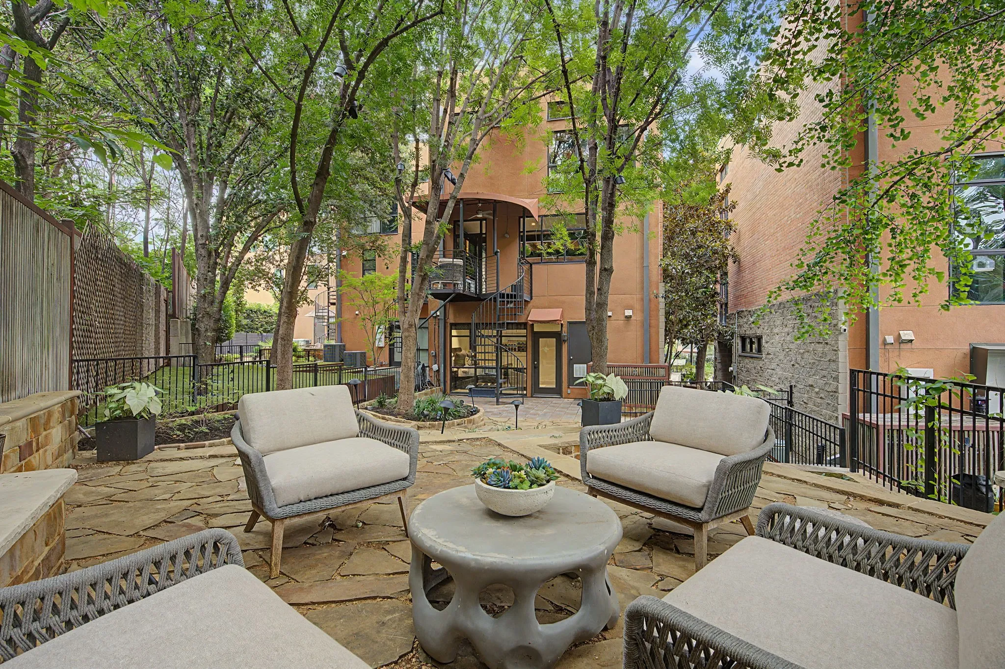 Townhouse For Sale in Dallas County , 2967 Magnolia Hill Court, Dallas, Texas 75201, 2 Bedroom, 2 Bathroom, 2 Garage spaces, 2,385 Sqft, built in 1996, mls#21311607, Real Estate Agent in Dallas, Homes For Sale in Dallas county, Homes For Sale in Dallas, Realtor in Dallas Texas, Real Estate Brokerage Independent Realty Texas, Luminita Cordes Realtor