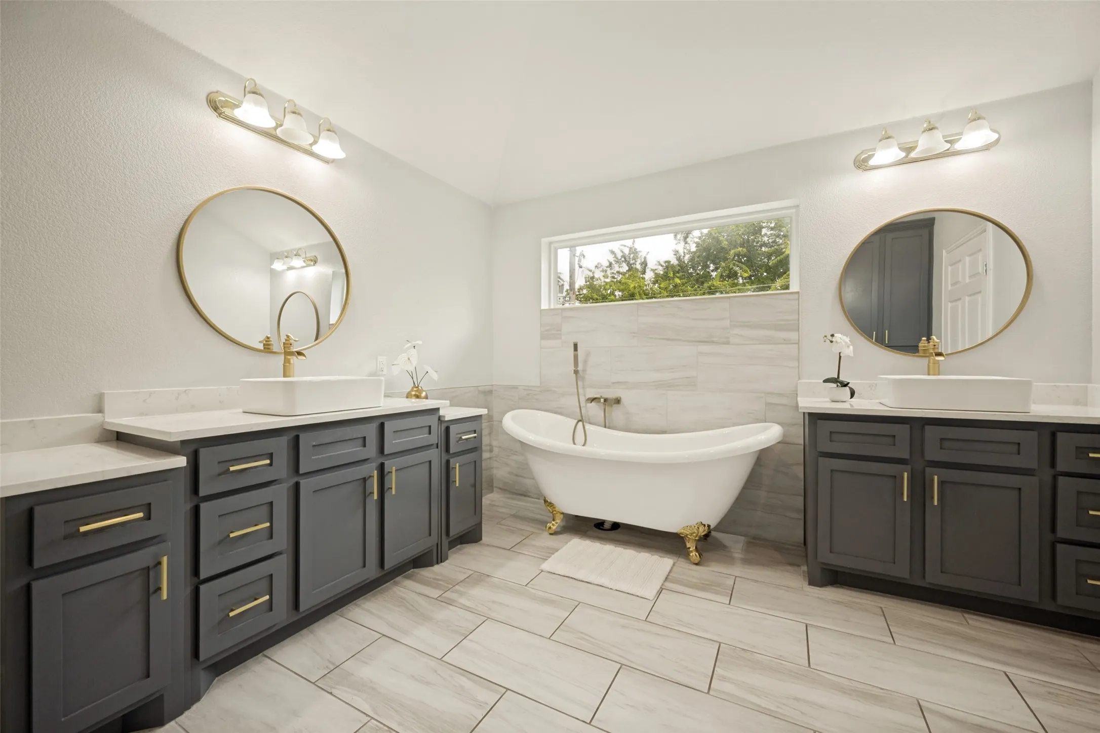 Single Family Residence For Sale in Denton County , 110 Cedar Lane, Roanoke, Texas 76262, 4 Bedroom, 4 Bathroom, 2 Garage spaces, 2,923 Sqft, built in 2022, mls#21296855, Real Estate Agent in Roanoke, Homes For Sale in Denton county, Homes For Sale in Roanoke, Realtor in Roanoke Texas, Real Estate Brokerage Independent Realty Texas, Luminita Cordes Realtor