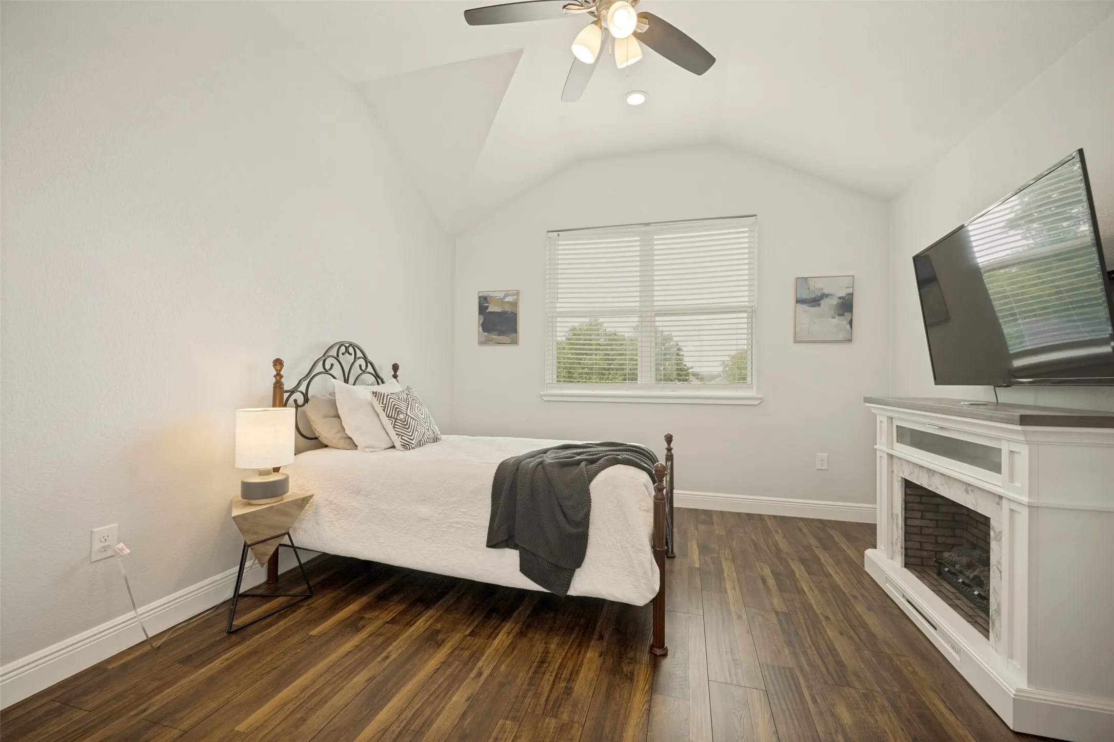 Single Family Residence For Sale in Denton County , 110 Cedar Lane, Roanoke, Texas 76262, 4 Bedroom, 4 Bathroom, 2 Garage spaces, 2,923 Sqft, built in 2022, mls#21296855, Real Estate Agent in Roanoke, Homes For Sale in Denton county, Homes For Sale in Roanoke, Realtor in Roanoke Texas, Real Estate Brokerage Independent Realty Texas, Luminita Cordes Realtor