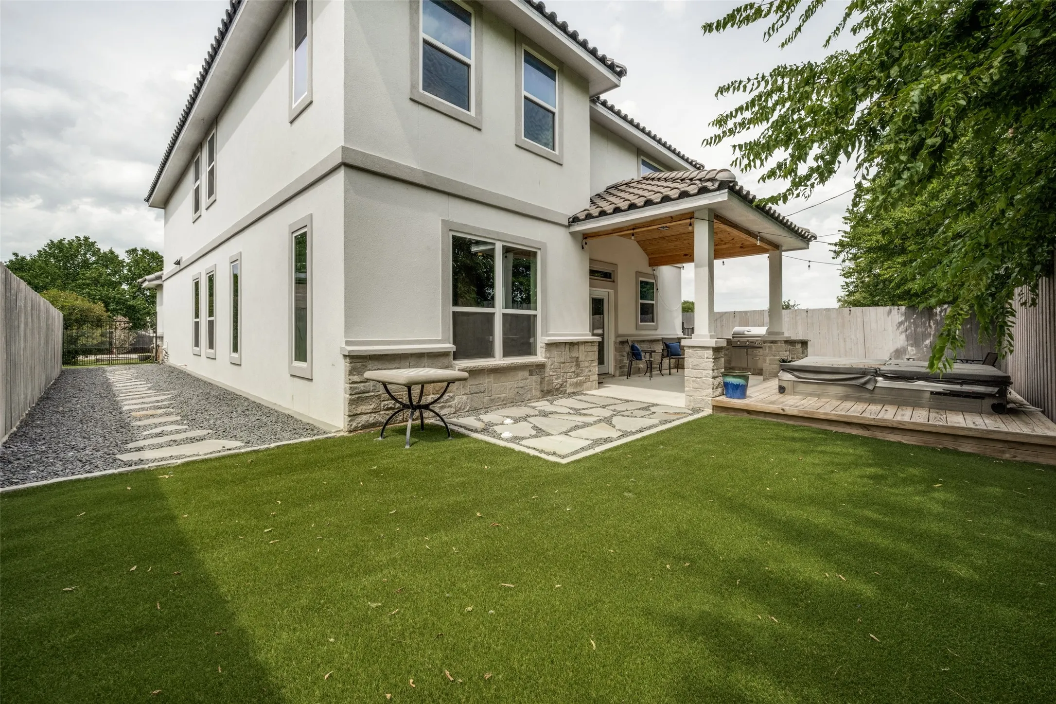 Single Family Residence For Sale in Denton County , 110 Cedar Lane, Roanoke, Texas 76262, 4 Bedroom, 4 Bathroom, 2 Garage spaces, 2,923 Sqft, built in 2022, mls#21296855, Real Estate Agent in Roanoke, Homes For Sale in Denton county, Homes For Sale in Roanoke, Realtor in Roanoke Texas, Real Estate Brokerage Independent Realty Texas, Luminita Cordes Realtor
