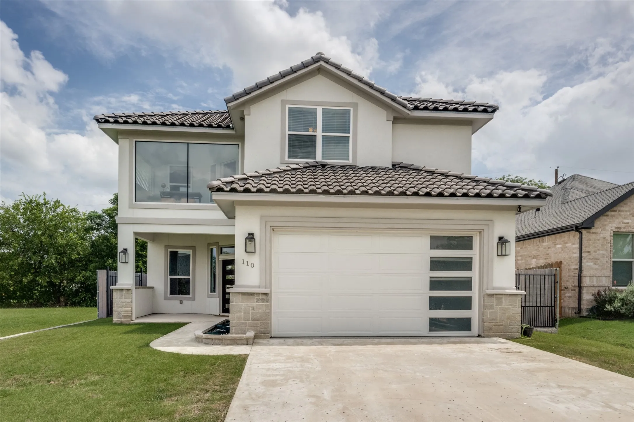 Single Family Residence For Sale in Denton County , 110 Cedar Lane, Roanoke, Texas 76262, 4 Bedroom, 4 Bathroom, 2 Garage spaces, 2,923 Sqft, built in 2022, mls#21296855, Real Estate Agent in Roanoke, Homes For Sale in Denton county, Homes For Sale in Roanoke, Realtor in Roanoke Texas, Real Estate Brokerage Independent Realty Texas, Luminita Cordes Realtor