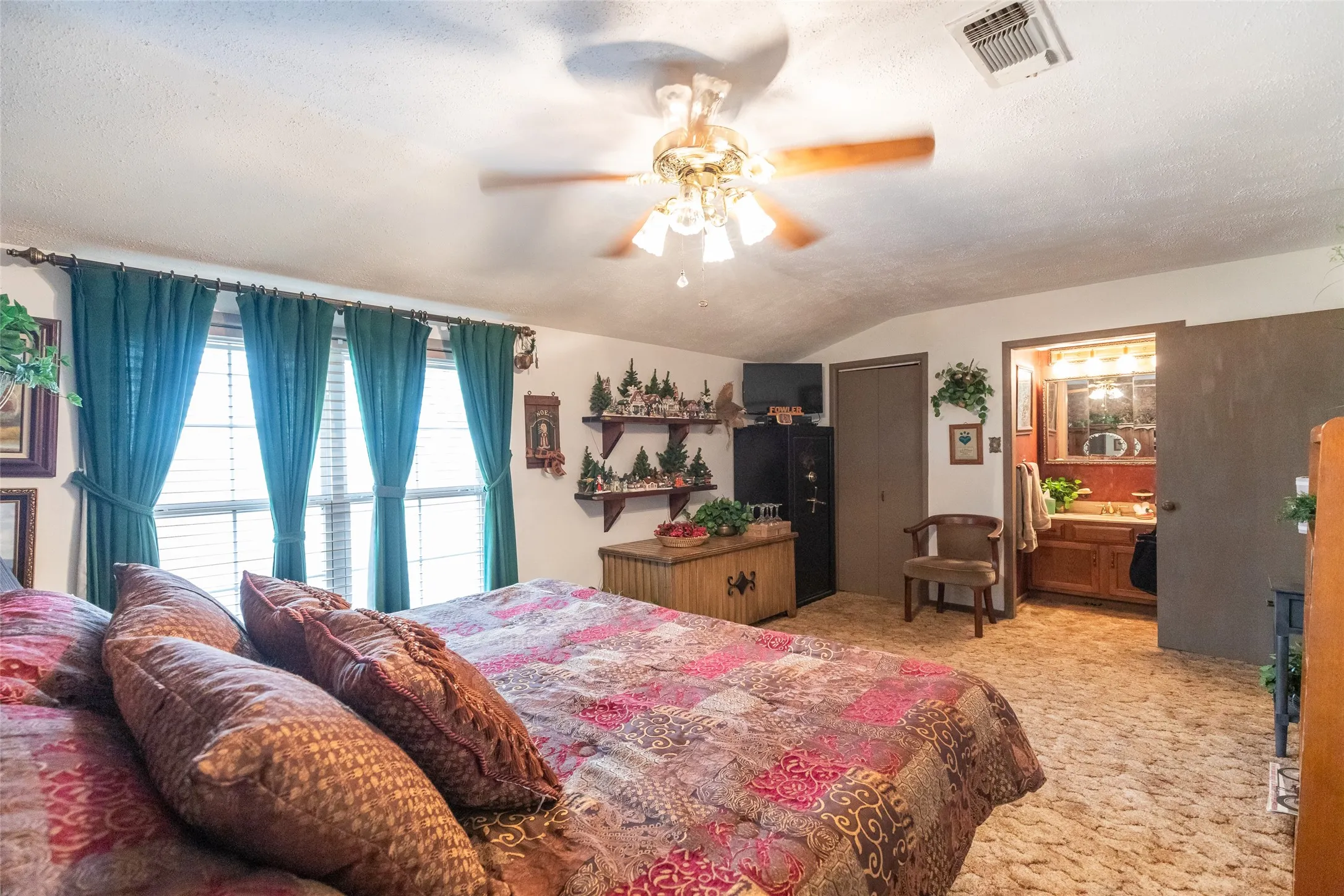 Single Family Residence For Sale in Taylor County , 300 Fm 126, Merkel, Texas 79536, 4 Bedroom, 3 Bathroom, 2 Garage spaces, 3,300 Sqft, built in 1950, mls#21309189, Real Estate Agent in Merkel, Homes For Sale in Taylor county, Homes For Sale in Merkel, Realtor in Merkel Texas, Real Estate Brokerage Independent Realty Texas, Luminita Cordes Realtor