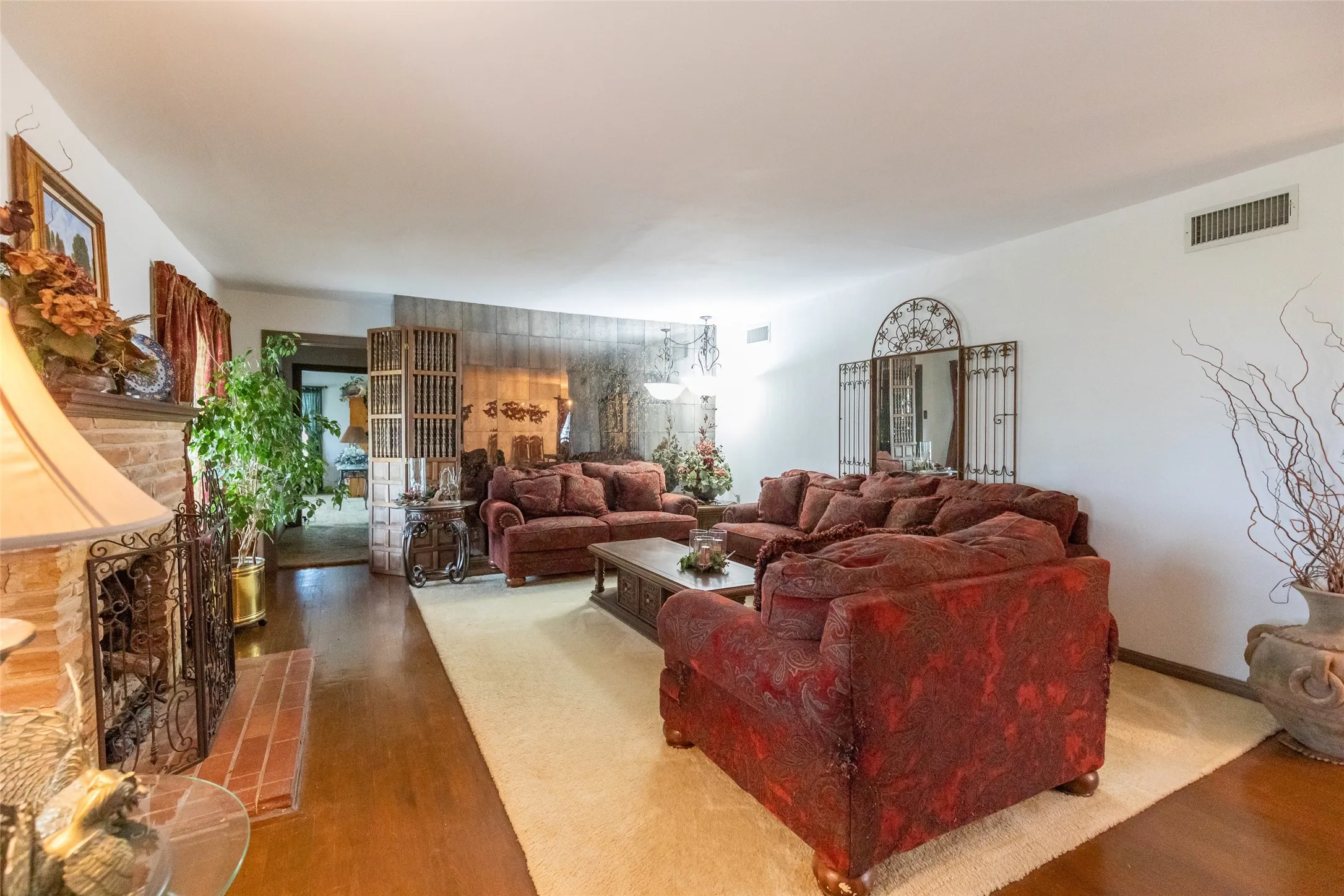 Single Family Residence For Sale in Taylor County , 300 Fm 126, Merkel, Texas 79536, 4 Bedroom, 3 Bathroom, 2 Garage spaces, 3,300 Sqft, built in 1950, mls#21309189, Real Estate Agent in Merkel, Homes For Sale in Taylor county, Homes For Sale in Merkel, Realtor in Merkel Texas, Real Estate Brokerage Independent Realty Texas, Luminita Cordes Realtor