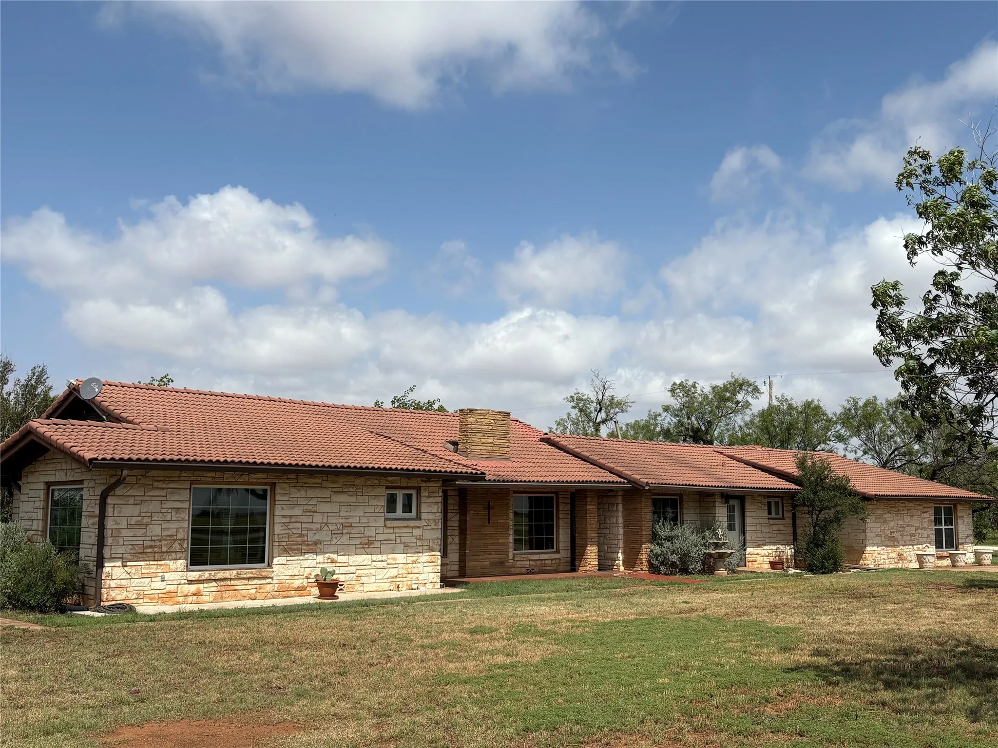 Single Family Residence For Sale in Taylor County , 300 Fm 126, Merkel, Texas 79536, 4 Bedroom, 3 Bathroom, 2 Garage spaces, 3,300 Sqft, built in 1950, mls#21309189, Real Estate Agent in Merkel, Homes For Sale in Taylor county, Homes For Sale in Merkel, Realtor in Merkel Texas, Real Estate Brokerage Independent Realty Texas, Luminita Cordes Realtor