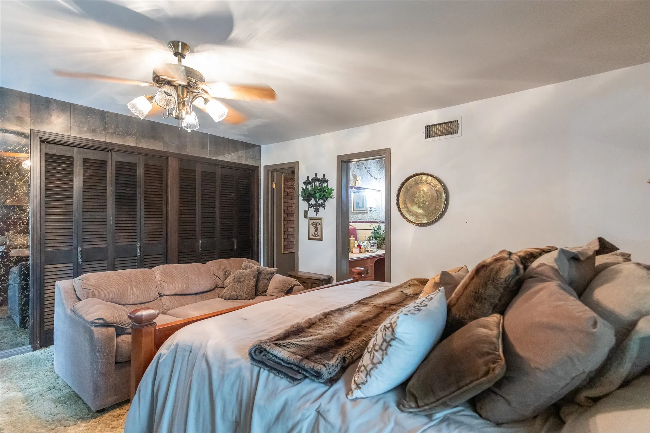 Single Family Residence For Sale in Taylor County , 300 Fm 126, Merkel, Texas 79536, 4 Bedroom, 3 Bathroom, 2 Garage spaces, 3,300 Sqft, built in 1950, mls#21309189, Real Estate Agent in Merkel, Homes For Sale in Taylor county, Homes For Sale in Merkel, Realtor in Merkel Texas, Real Estate Brokerage Independent Realty Texas, Luminita Cordes Realtor