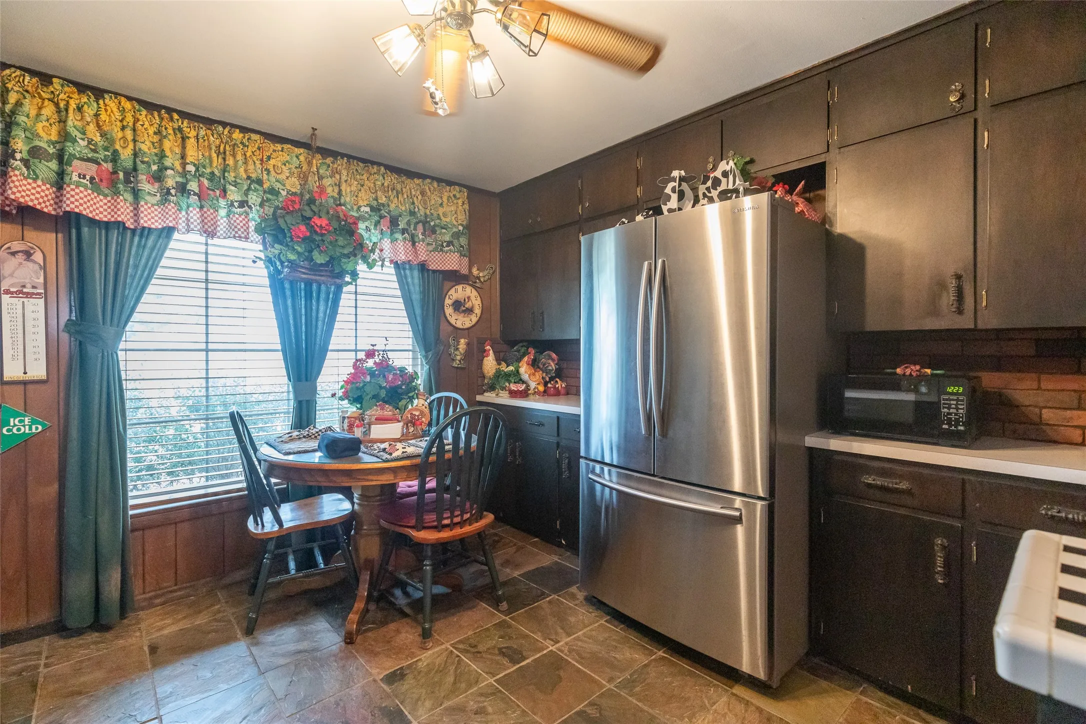 Single Family Residence For Sale in Taylor County , 300 Fm 126, Merkel, Texas 79536, 4 Bedroom, 3 Bathroom, 2 Garage spaces, 3,300 Sqft, built in 1950, mls#21309189, Real Estate Agent in Merkel, Homes For Sale in Taylor county, Homes For Sale in Merkel, Realtor in Merkel Texas, Real Estate Brokerage Independent Realty Texas, Luminita Cordes Realtor