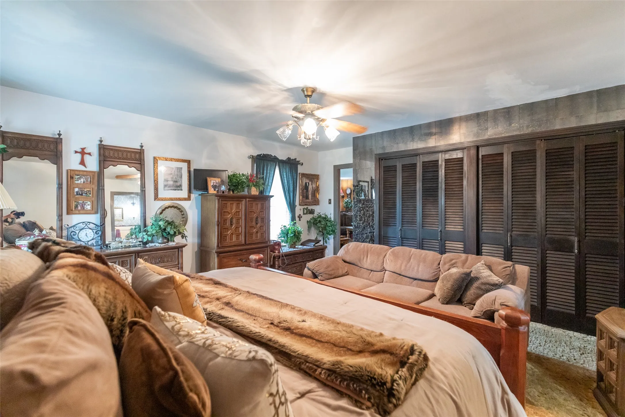 Single Family Residence For Sale in Taylor County , 300 Fm 126, Merkel, Texas 79536, 4 Bedroom, 3 Bathroom, 2 Garage spaces, 3,300 Sqft, built in 1950, mls#21309189, Real Estate Agent in Merkel, Homes For Sale in Taylor county, Homes For Sale in Merkel, Realtor in Merkel Texas, Real Estate Brokerage Independent Realty Texas, Luminita Cordes Realtor