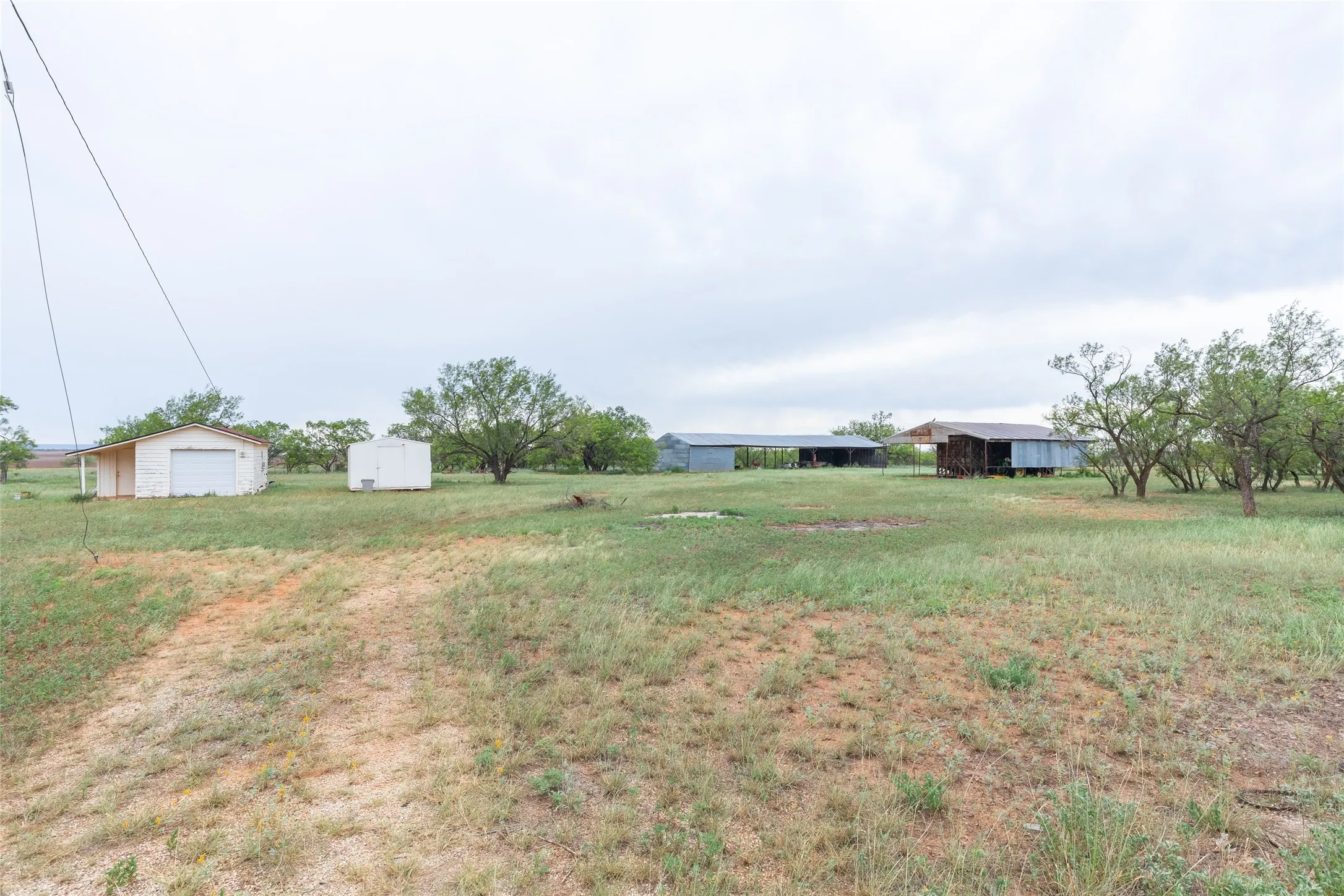 Single Family Residence For Sale in Taylor County , 300 Fm 126, Merkel, Texas 79536, 4 Bedroom, 3 Bathroom, 2 Garage spaces, 3,300 Sqft, built in 1950, mls#21309189, Real Estate Agent in Merkel, Homes For Sale in Taylor county, Homes For Sale in Merkel, Realtor in Merkel Texas, Real Estate Brokerage Independent Realty Texas, Luminita Cordes Realtor