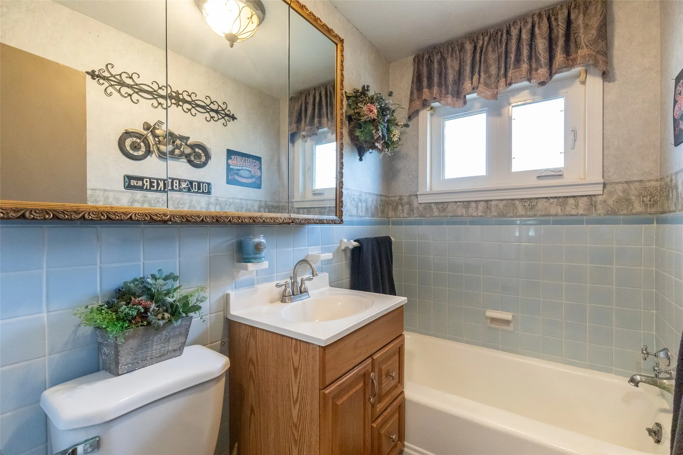 Single Family Residence For Sale in Taylor County , 300 Fm 126, Merkel, Texas 79536, 4 Bedroom, 3 Bathroom, 2 Garage spaces, 3,300 Sqft, built in 1950, mls#21309189, Real Estate Agent in Merkel, Homes For Sale in Taylor county, Homes For Sale in Merkel, Realtor in Merkel Texas, Real Estate Brokerage Independent Realty Texas, Luminita Cordes Realtor