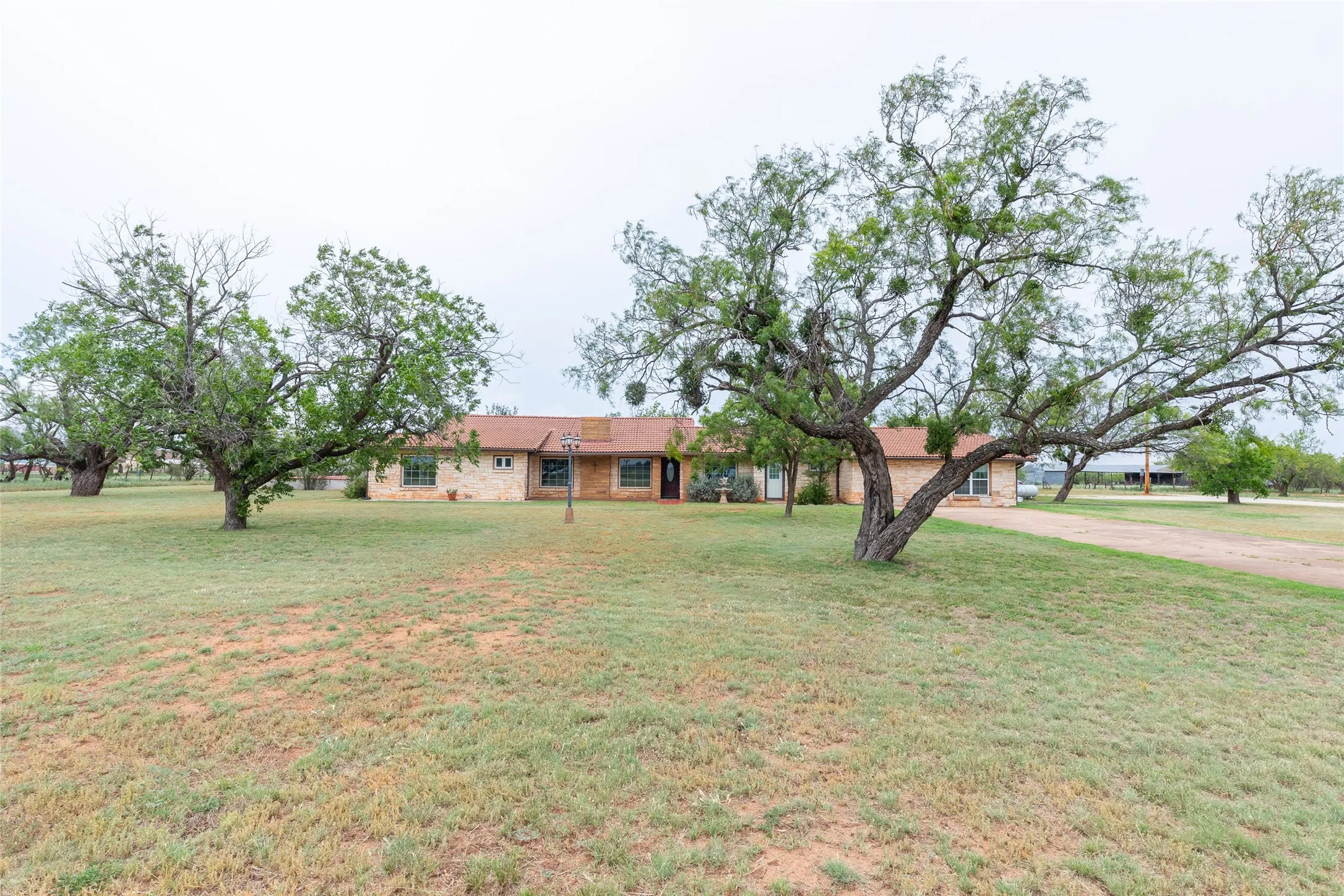 Single Family Residence For Sale in Taylor County , 300 Fm 126, Merkel, Texas 79536, 4 Bedroom, 3 Bathroom, 2 Garage spaces, 3,300 Sqft, built in 1950, mls#21309189, Real Estate Agent in Merkel, Homes For Sale in Taylor county, Homes For Sale in Merkel, Realtor in Merkel Texas, Real Estate Brokerage Independent Realty Texas, Luminita Cordes Realtor