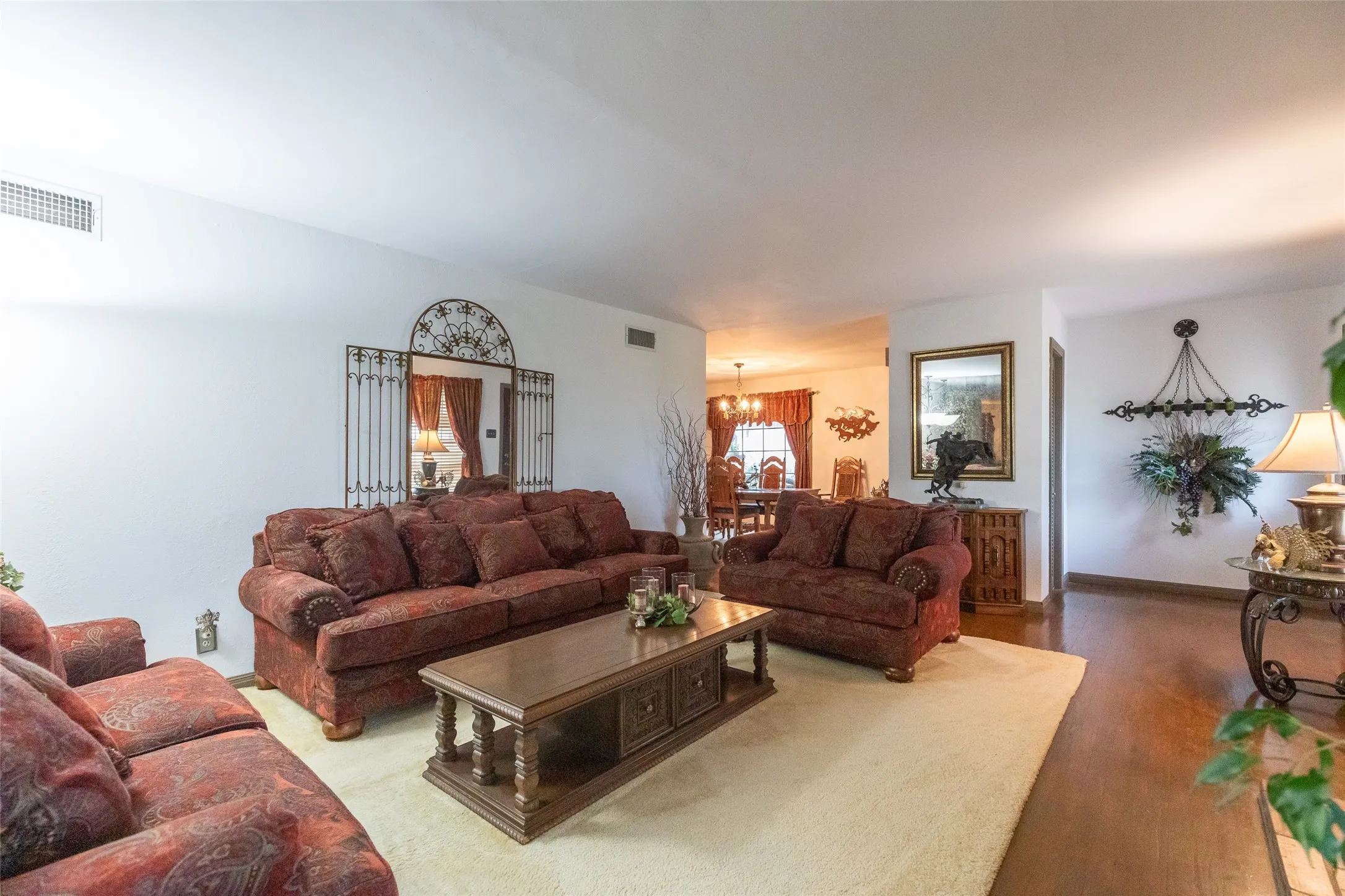 Single Family Residence For Sale in Taylor County , 300 Fm 126, Merkel, Texas 79536, 4 Bedroom, 3 Bathroom, 2 Garage spaces, 3,300 Sqft, built in 1950, mls#21309189, Real Estate Agent in Merkel, Homes For Sale in Taylor county, Homes For Sale in Merkel, Realtor in Merkel Texas, Real Estate Brokerage Independent Realty Texas, Luminita Cordes Realtor