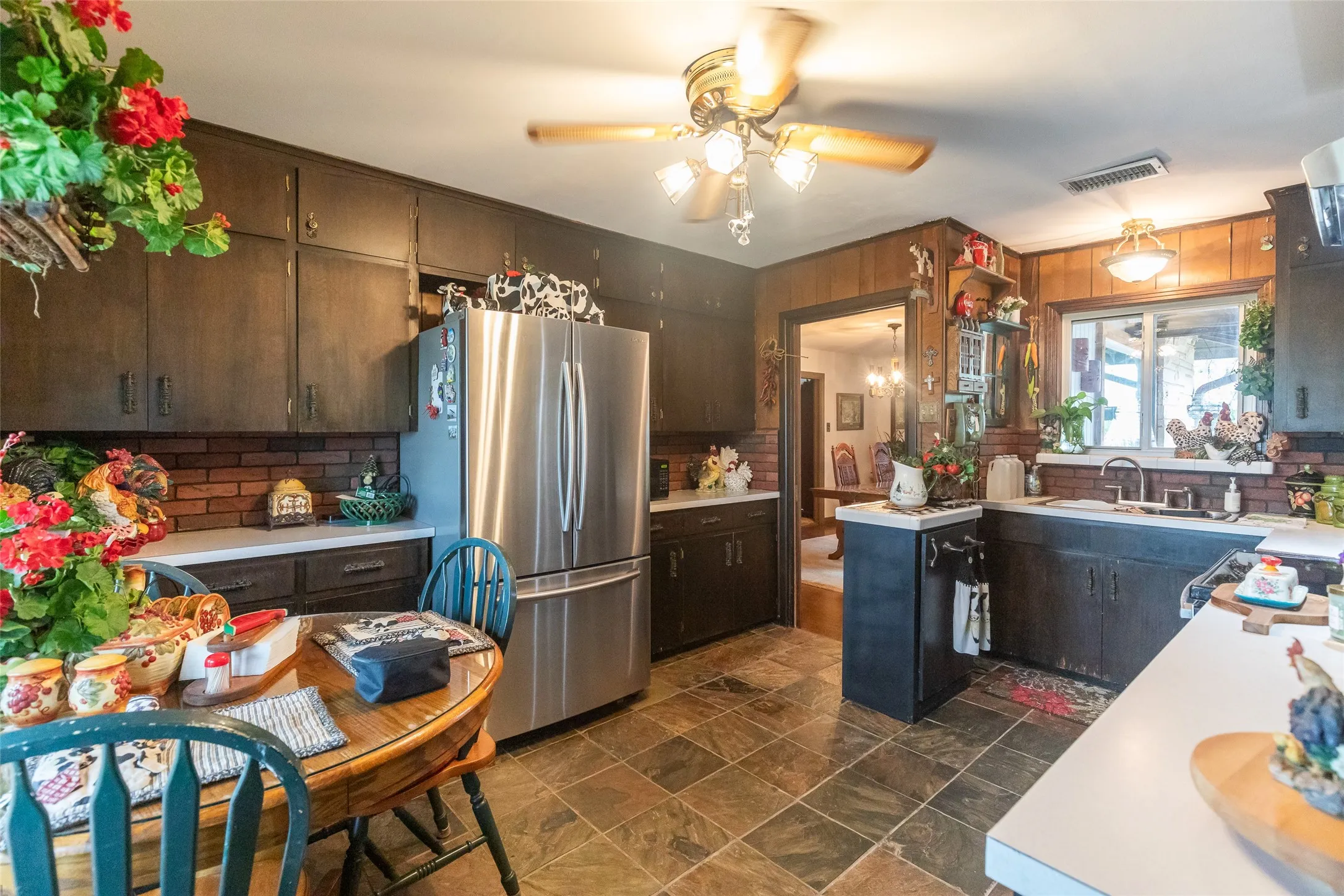 Single Family Residence For Sale in Taylor County , 300 Fm 126, Merkel, Texas 79536, 4 Bedroom, 3 Bathroom, 2 Garage spaces, 3,300 Sqft, built in 1950, mls#21309189, Real Estate Agent in Merkel, Homes For Sale in Taylor county, Homes For Sale in Merkel, Realtor in Merkel Texas, Real Estate Brokerage Independent Realty Texas, Luminita Cordes Realtor