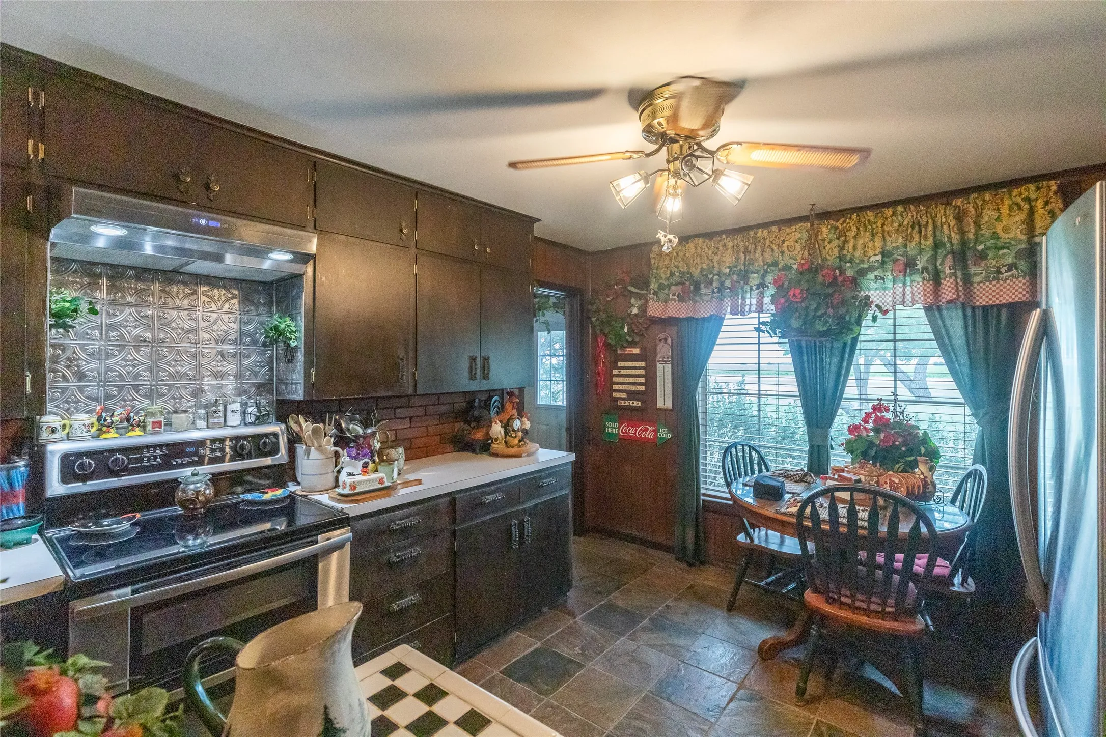 Single Family Residence For Sale in Taylor County , 300 Fm 126, Merkel, Texas 79536, 4 Bedroom, 3 Bathroom, 2 Garage spaces, 3,300 Sqft, built in 1950, mls#21309189, Real Estate Agent in Merkel, Homes For Sale in Taylor county, Homes For Sale in Merkel, Realtor in Merkel Texas, Real Estate Brokerage Independent Realty Texas, Luminita Cordes Realtor